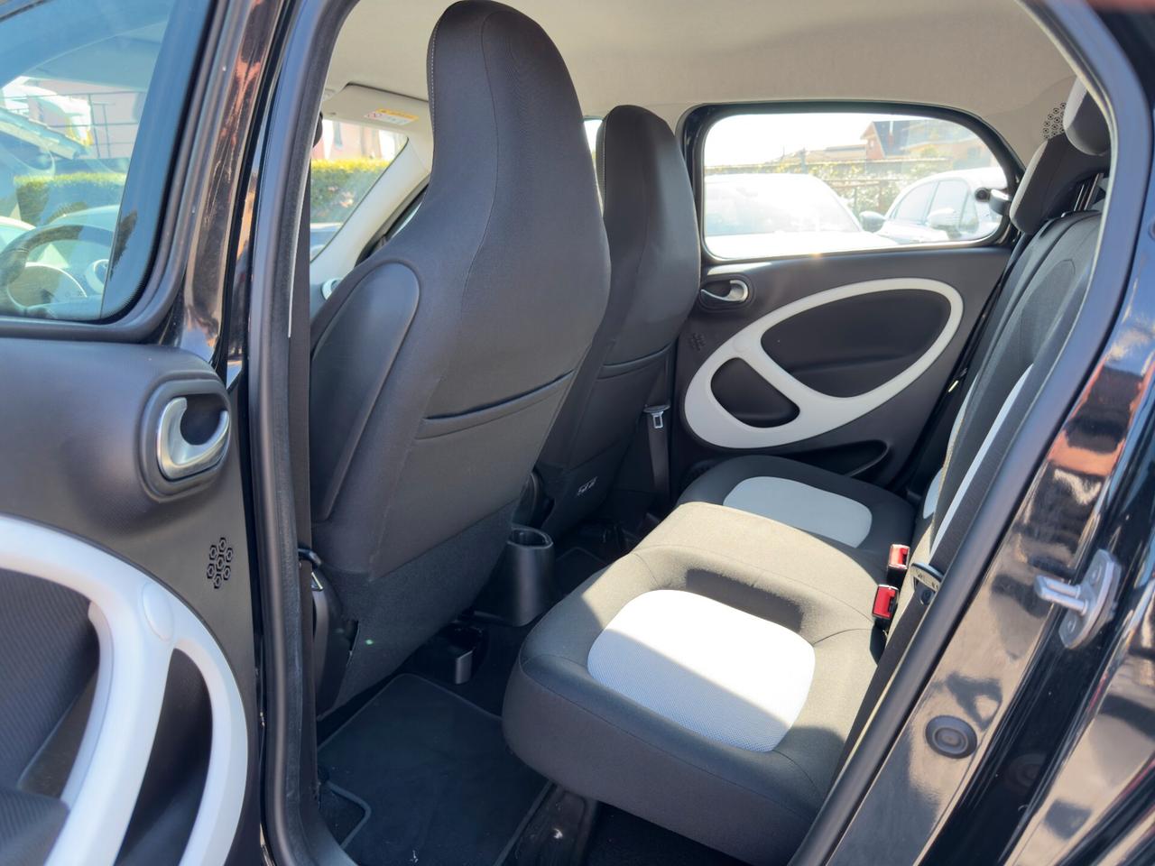 Smart ForFour PASSION LED NAVI KAMERA SENSORI FULL!!