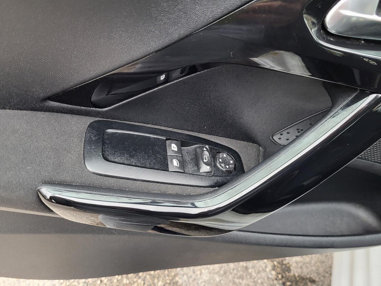 PEUGEOT 208 1,4 HDI-UNICO PROPRIETAR-4 REVISIONI