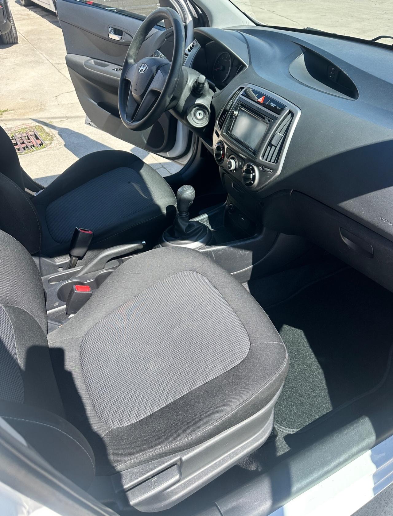 Hyundai i20 1.1 CRDi 75CV 5p. Sound Edition 2013