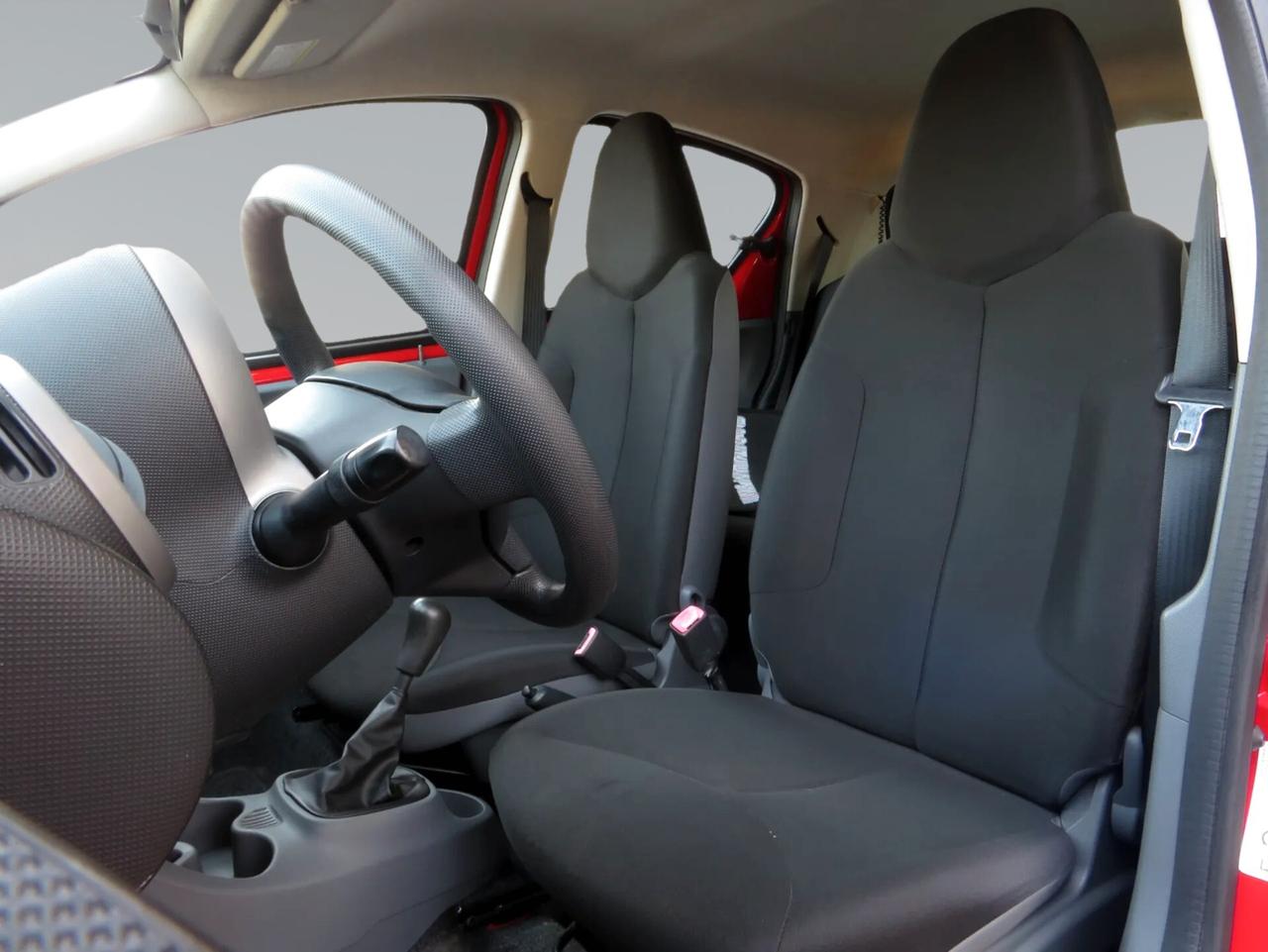 Toyota Aygo 5p 1.0 Now. km 106.000. frizione e gomme nuove.