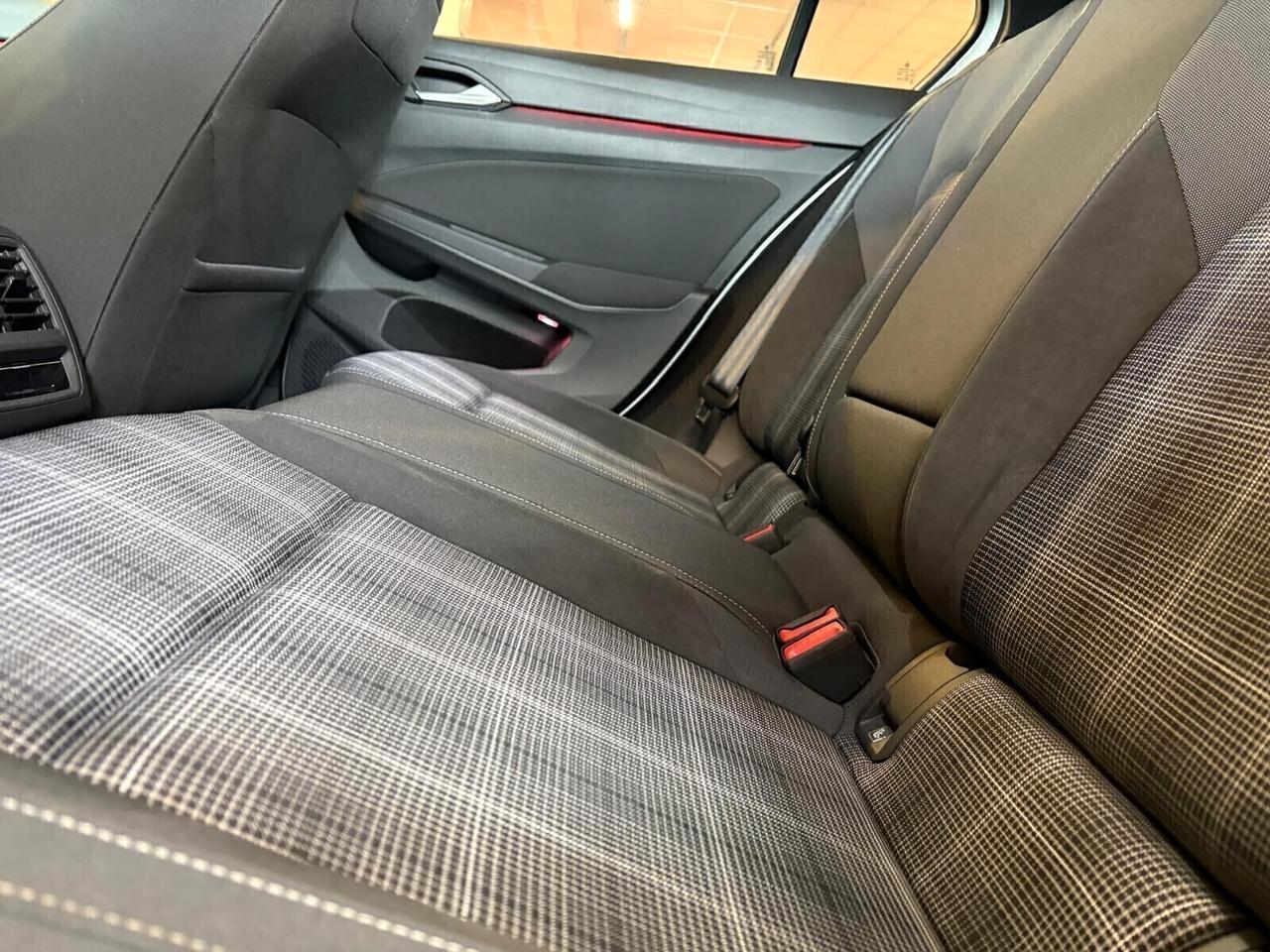 Volkswagen Golf GTD 2.0 TDI 200 CV DSG 43000 KM DCC