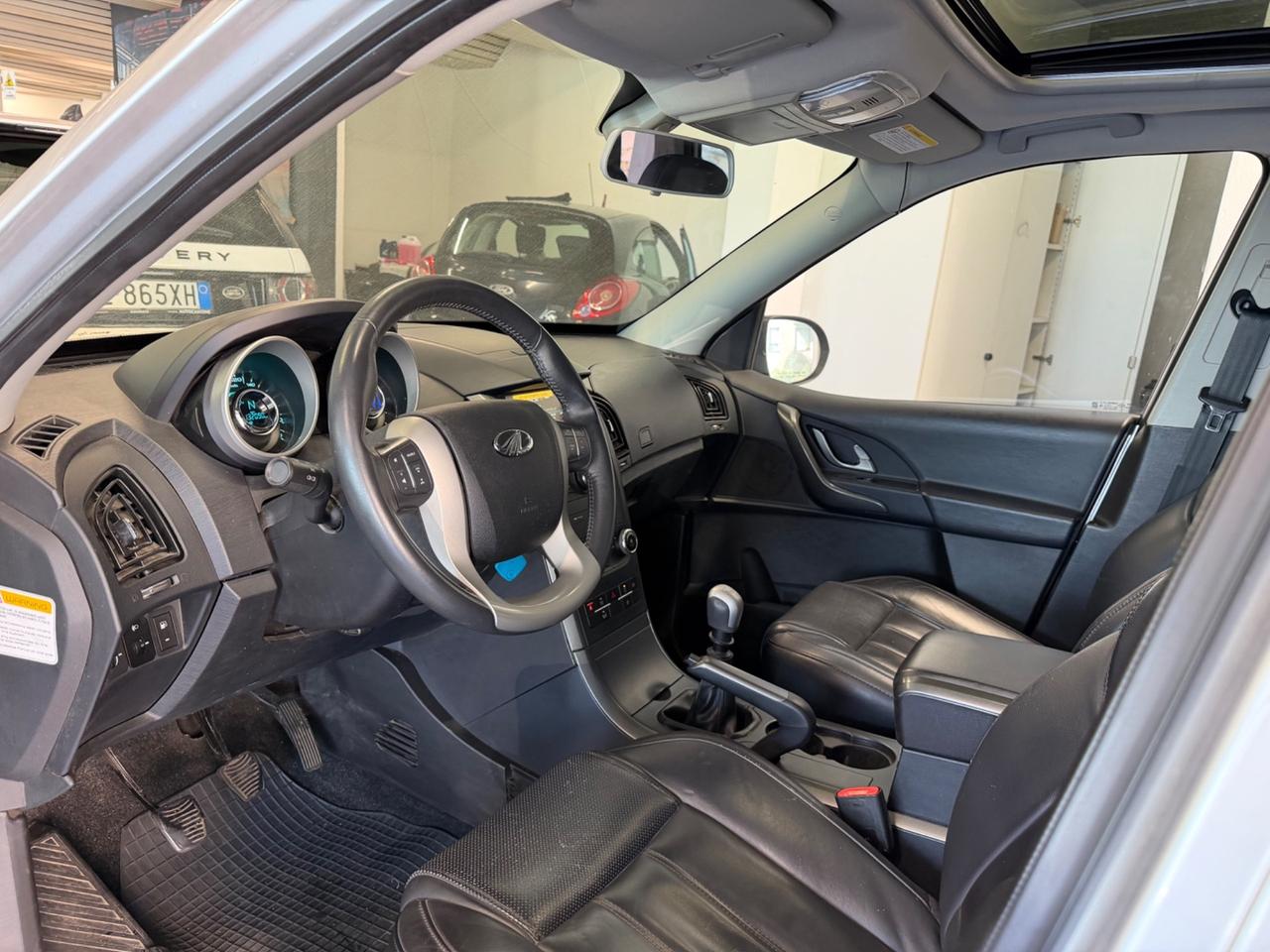 Mahindra XUV500 2.2 16V FWD W10