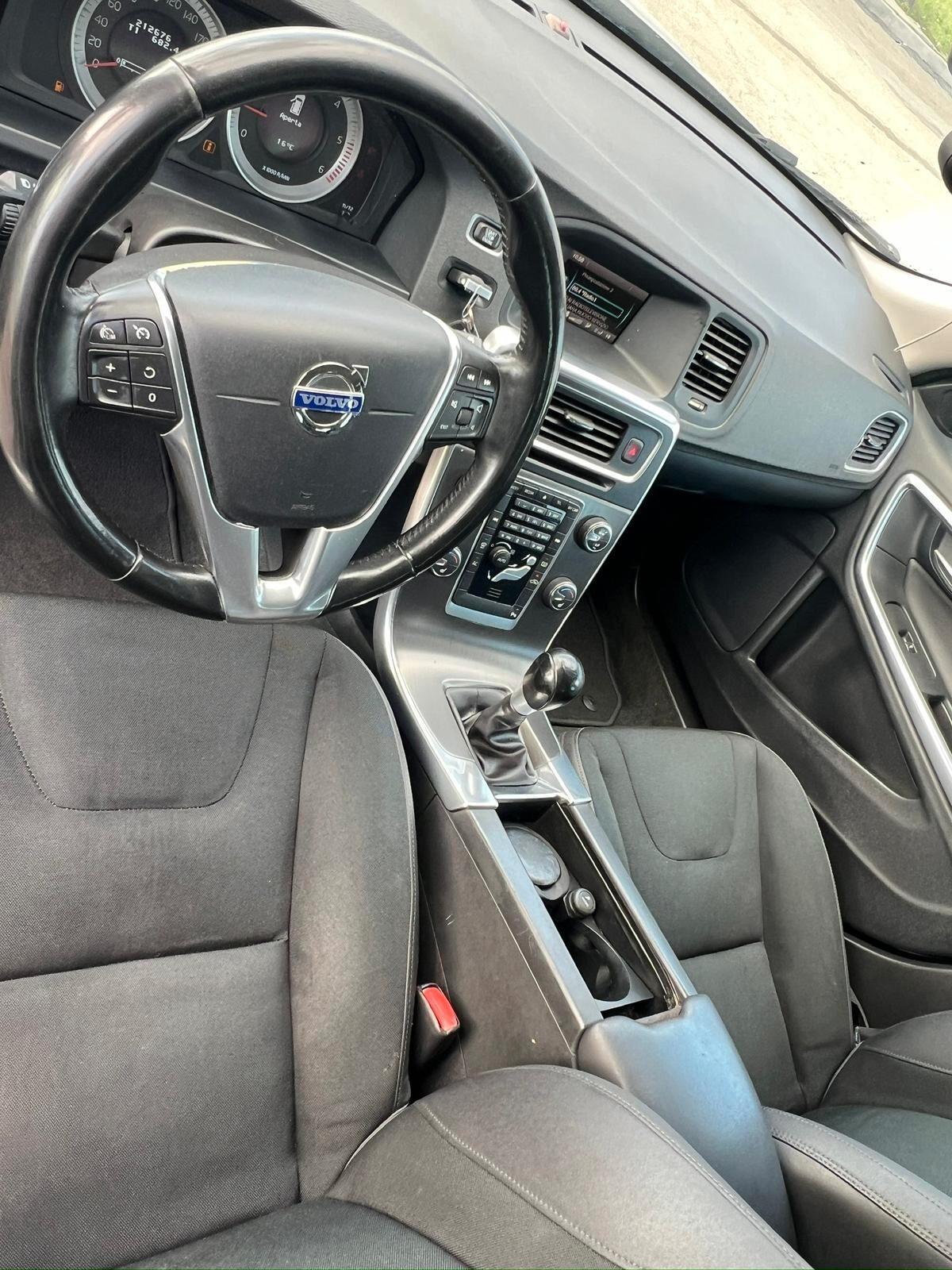 Volvo V60 D3 Momentum - 2011