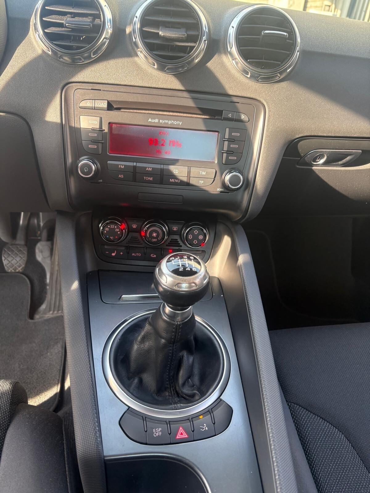 Audi TT Coupé 2.0 TFSI 200 cv book service