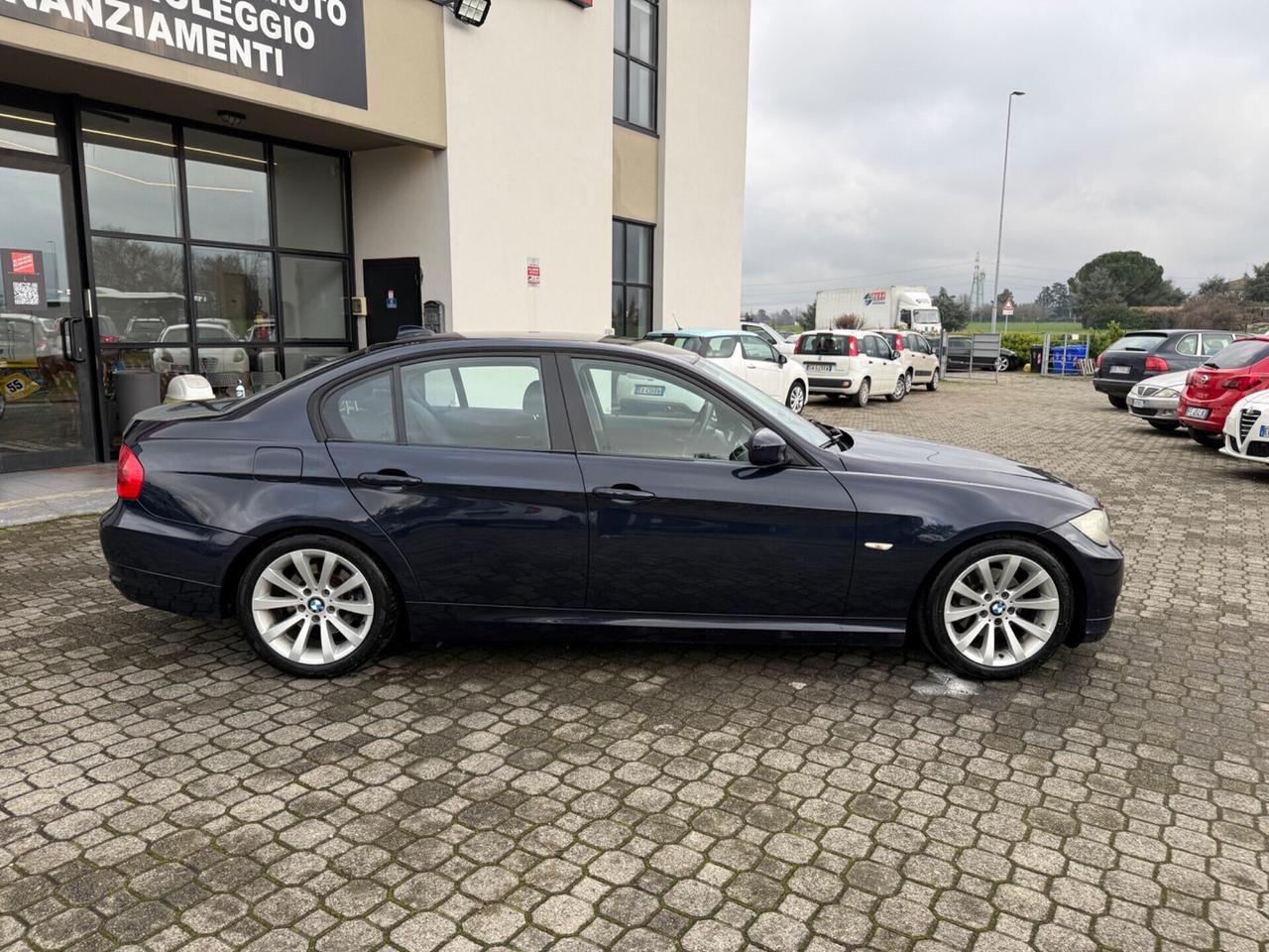 Bmw 320i |UNIPRO|MANUALE