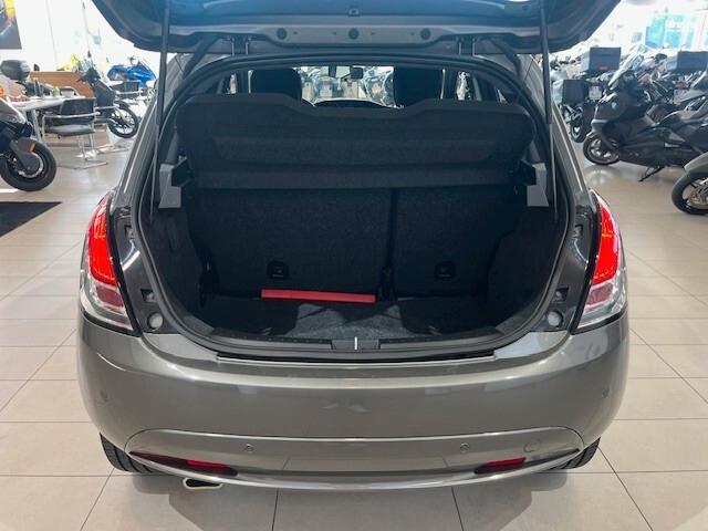 Lancia Ypsilon 1.0 firefly hybrid Silver *18.000 KM*