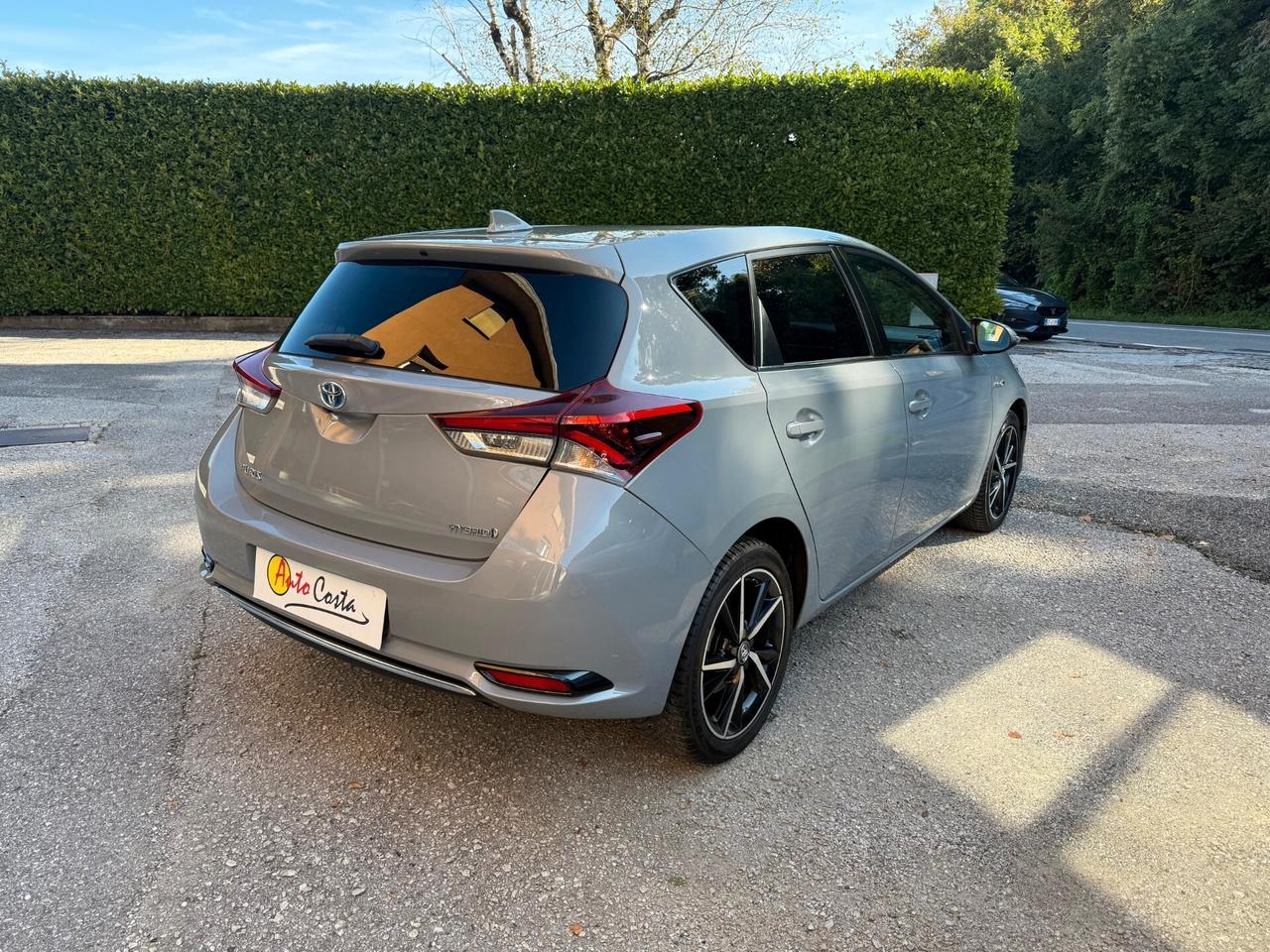 Toyota Auris 1.8 Hybrid Lounge Automatica