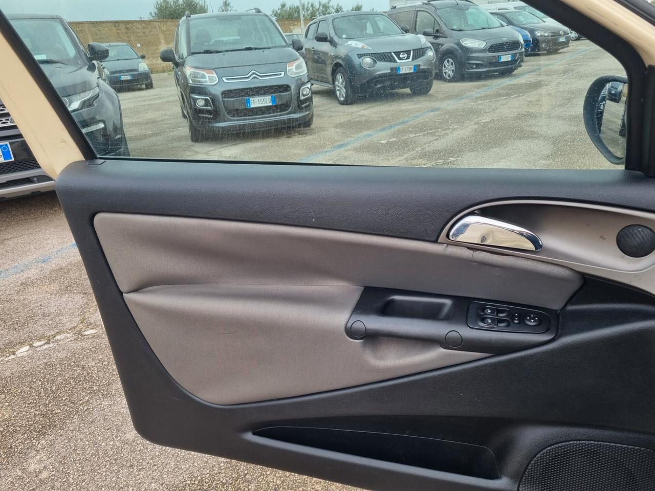 Lancia Ypsilon 1.2 16V Oro