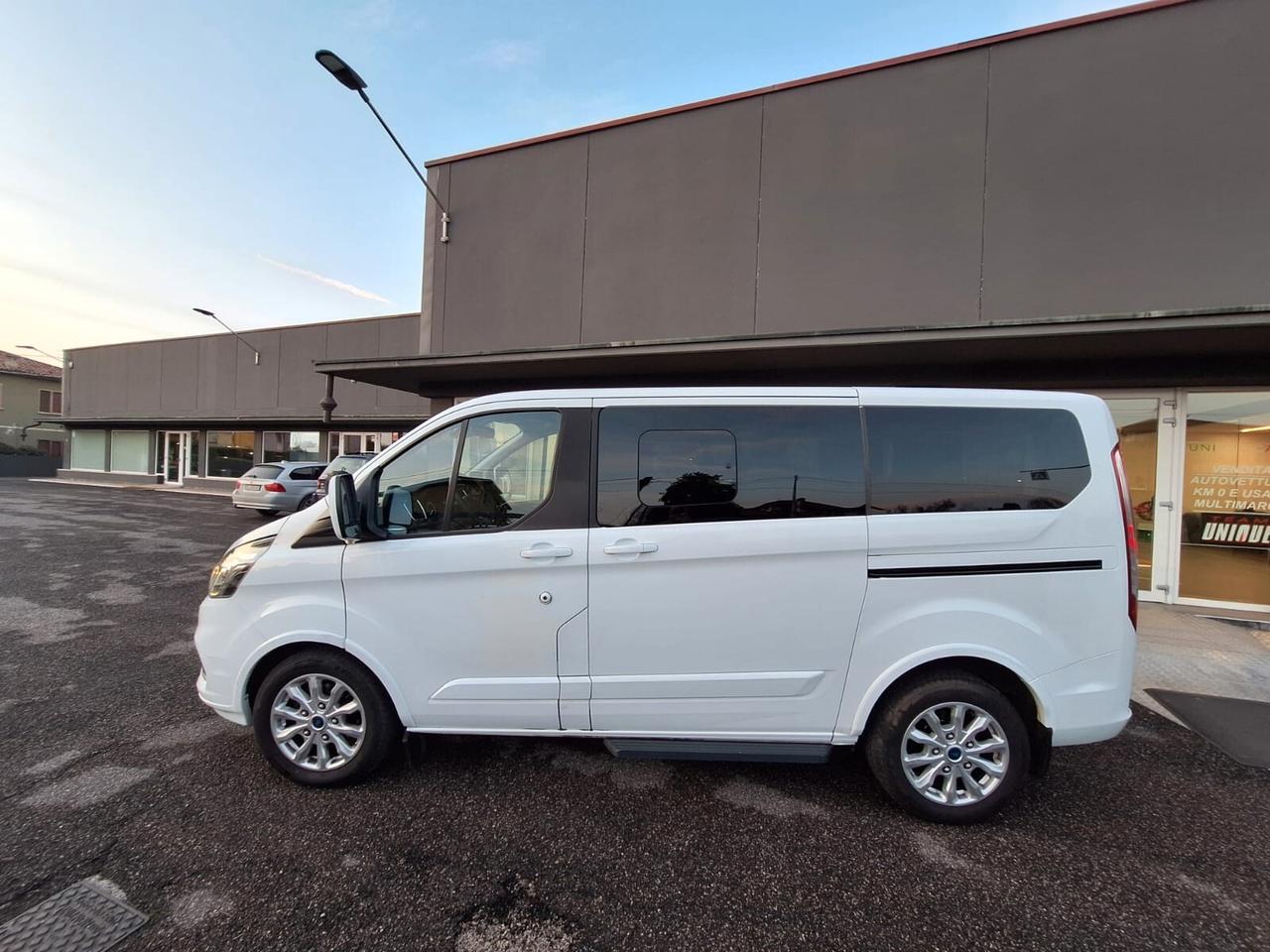 Ford Tourneo Custom AUTOCARRO 6 POSTI 320 2.0 EcoBlue 130CV PL Titanium