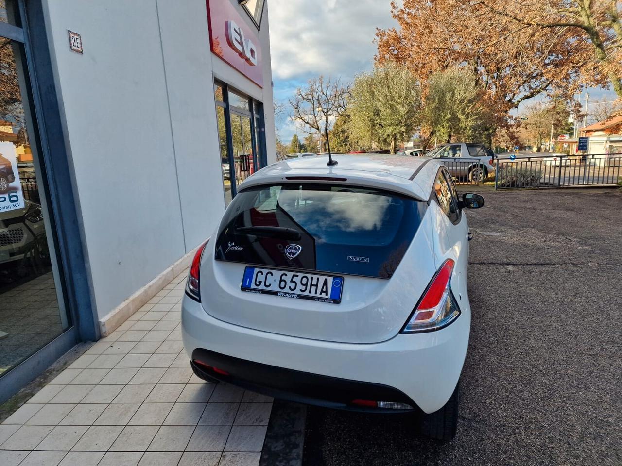 Lancia Ypsilon 1.0 FireFly 5 porte S&S Hybrid Ecochic Silver