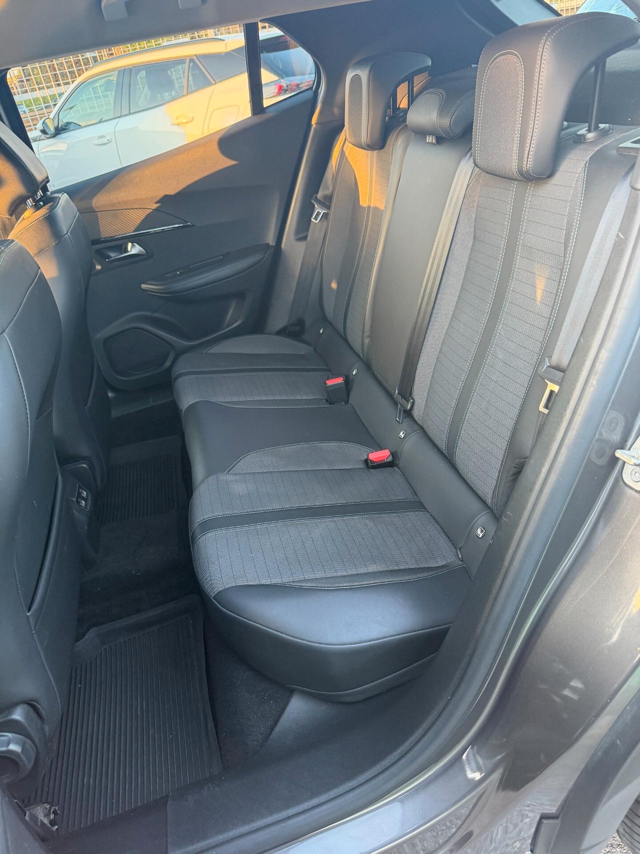 Peugeot 2008 BlueHDi 130 S&S EAT8 Allure Pack