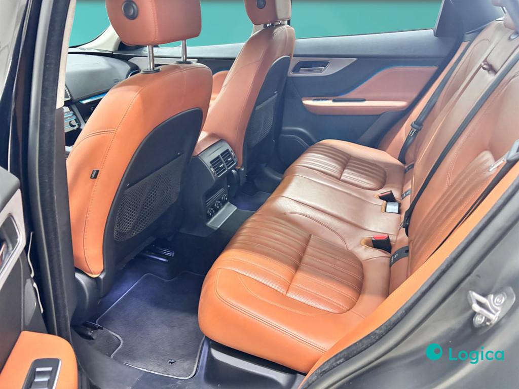 JAGUAR F-Pace - F-Pace 2.0d i4 Portfolio awd 180cv auto my19