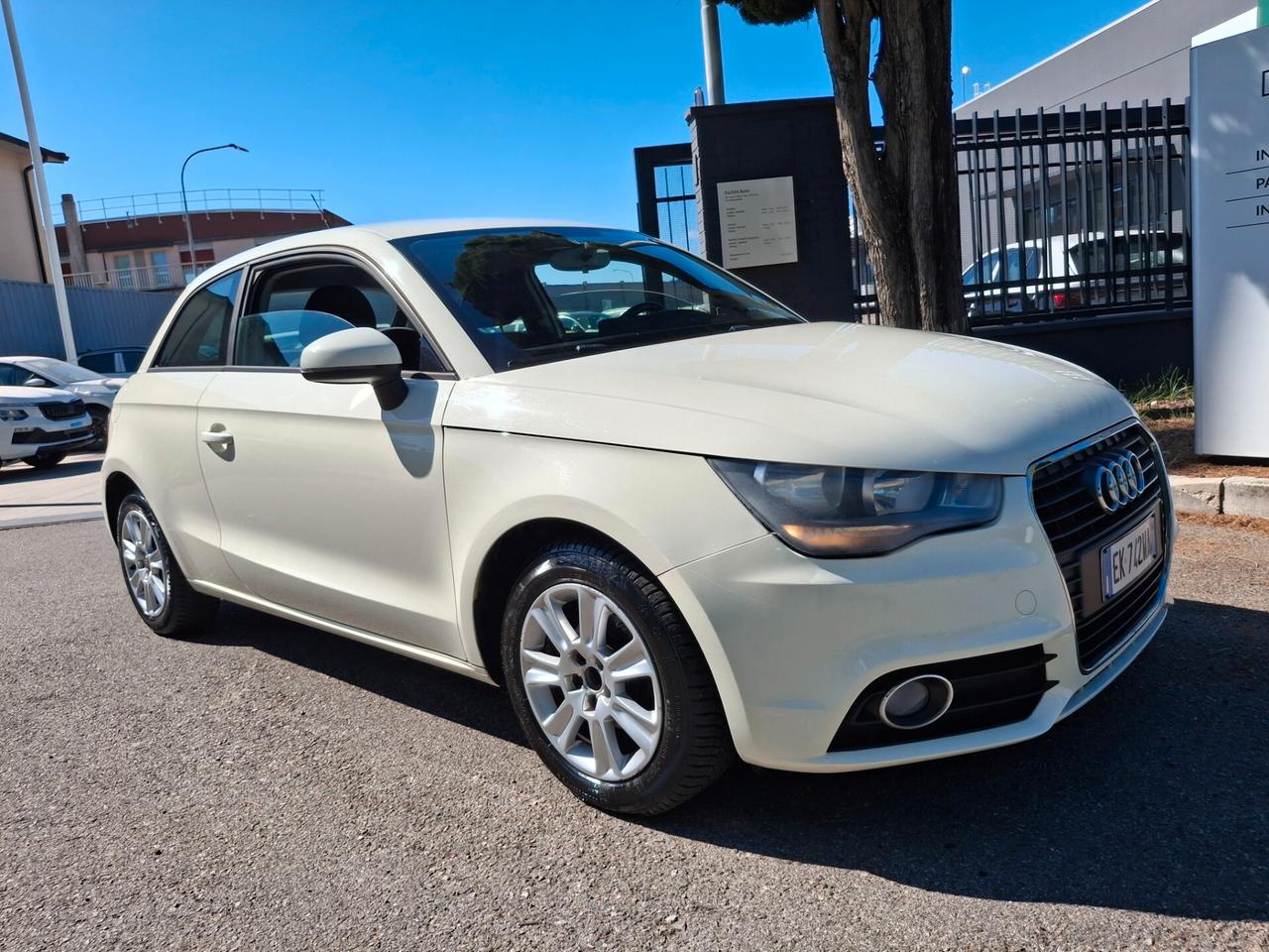 Audi A1 1.6 TDI Attraction-DIESEL-