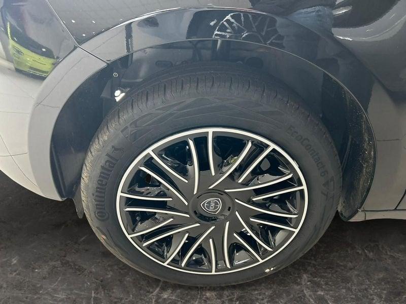Lancia Ypsilon 1.0 firefly hybrid Oro s&s 70cv