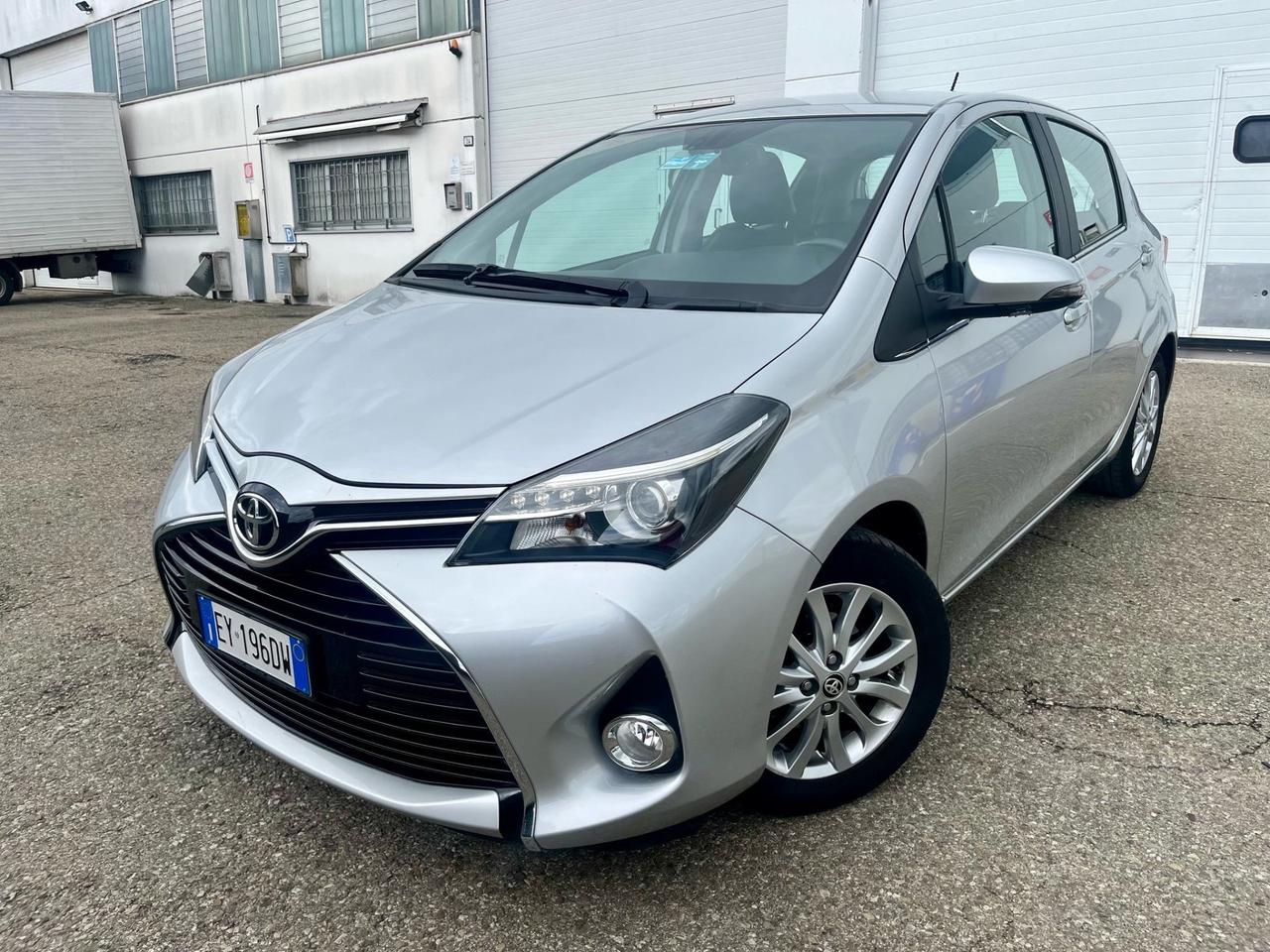 Toyota Yaris 1.3benz 2015 90.000km perfetta per neopatentati
