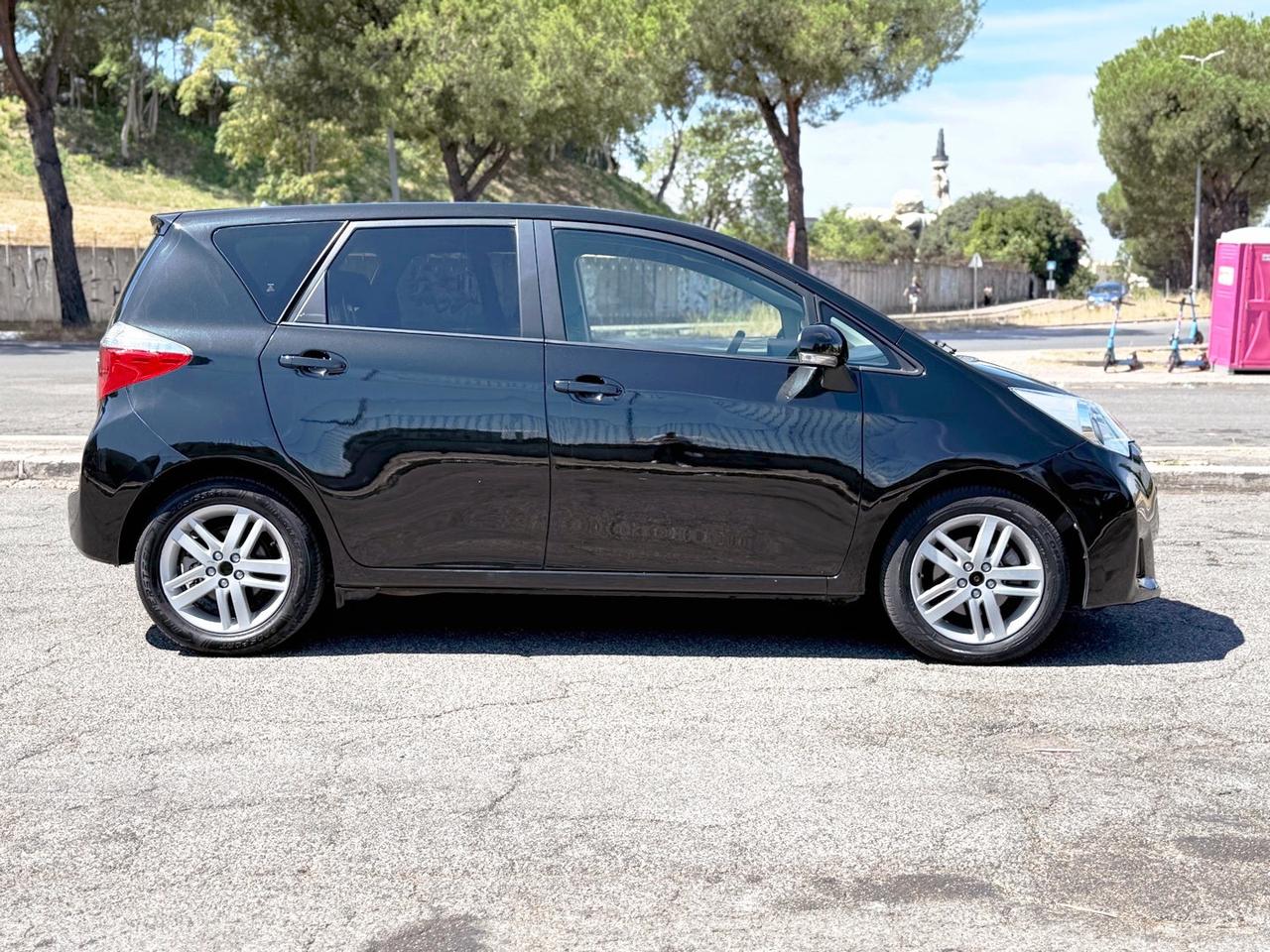 Toyota Verso-S 1.3 benzina 100cv neopatentati - 2011
