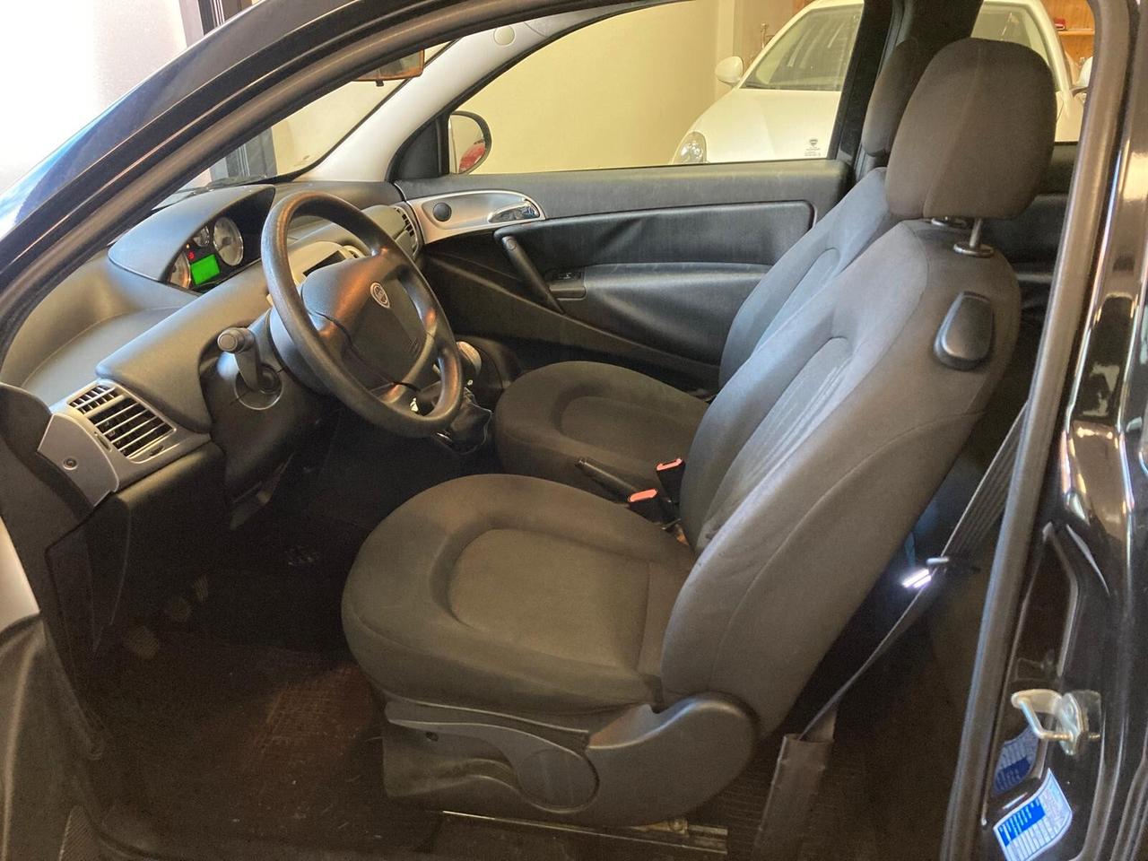 Lancia Ypsilon 1.2 69 CV Unyca