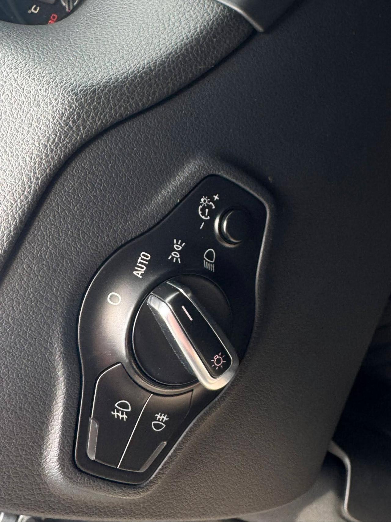 audi Q5 3.0 v6 245cv gancio traino