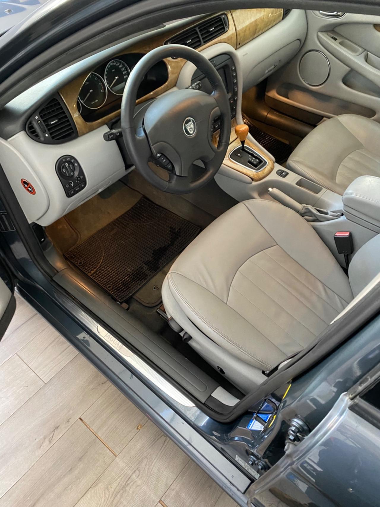 Jaguar X-Type 2.5 V6 24V cat Executive