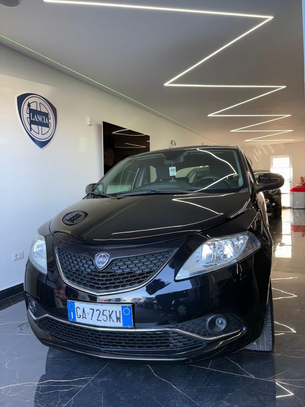 Lancia Ypsilon 1.2 69 CV 5 porte S&S Platinum