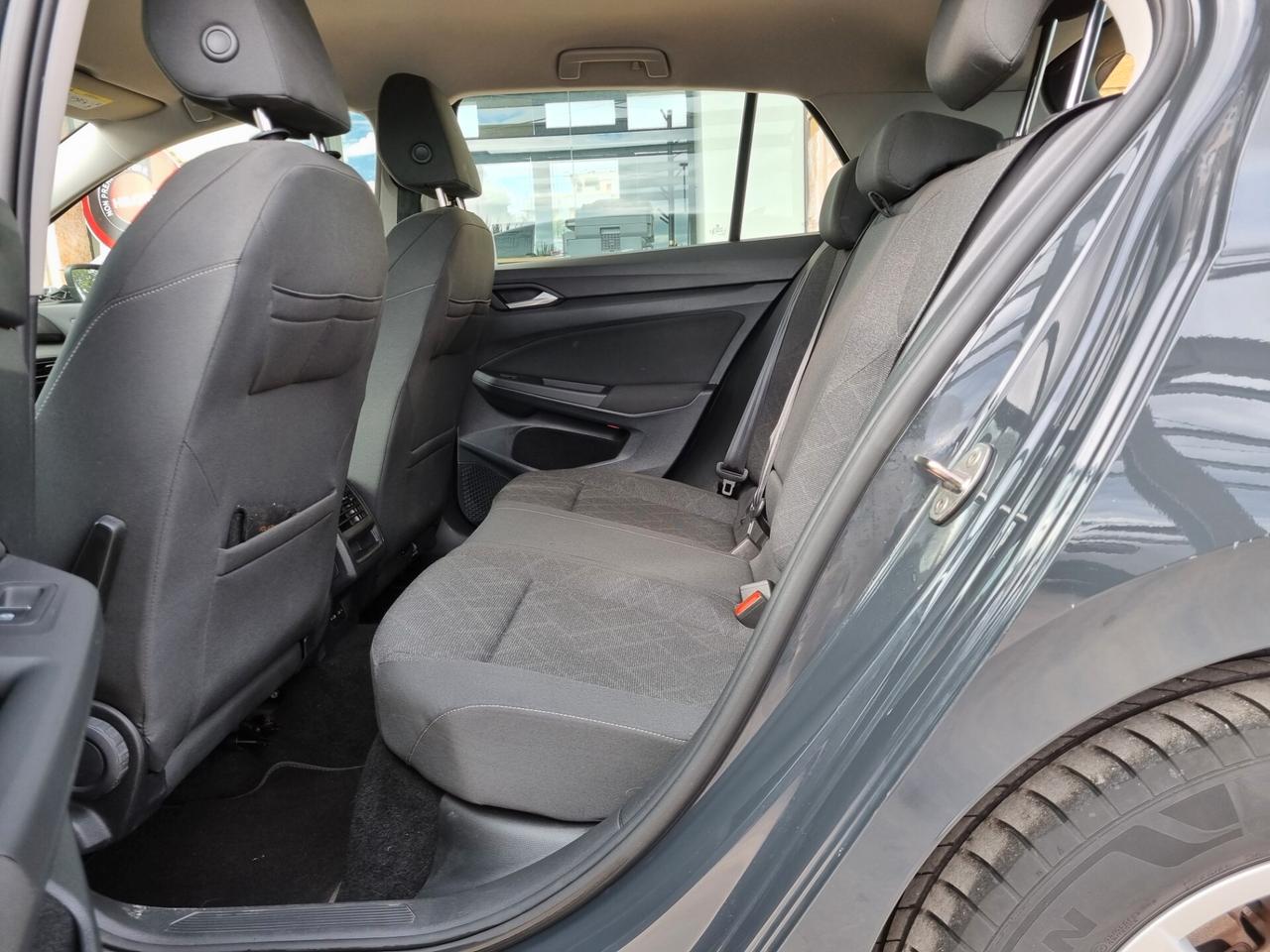 Volkswagen Golf VIII 1.0 etsi evo Life 110cv dsg