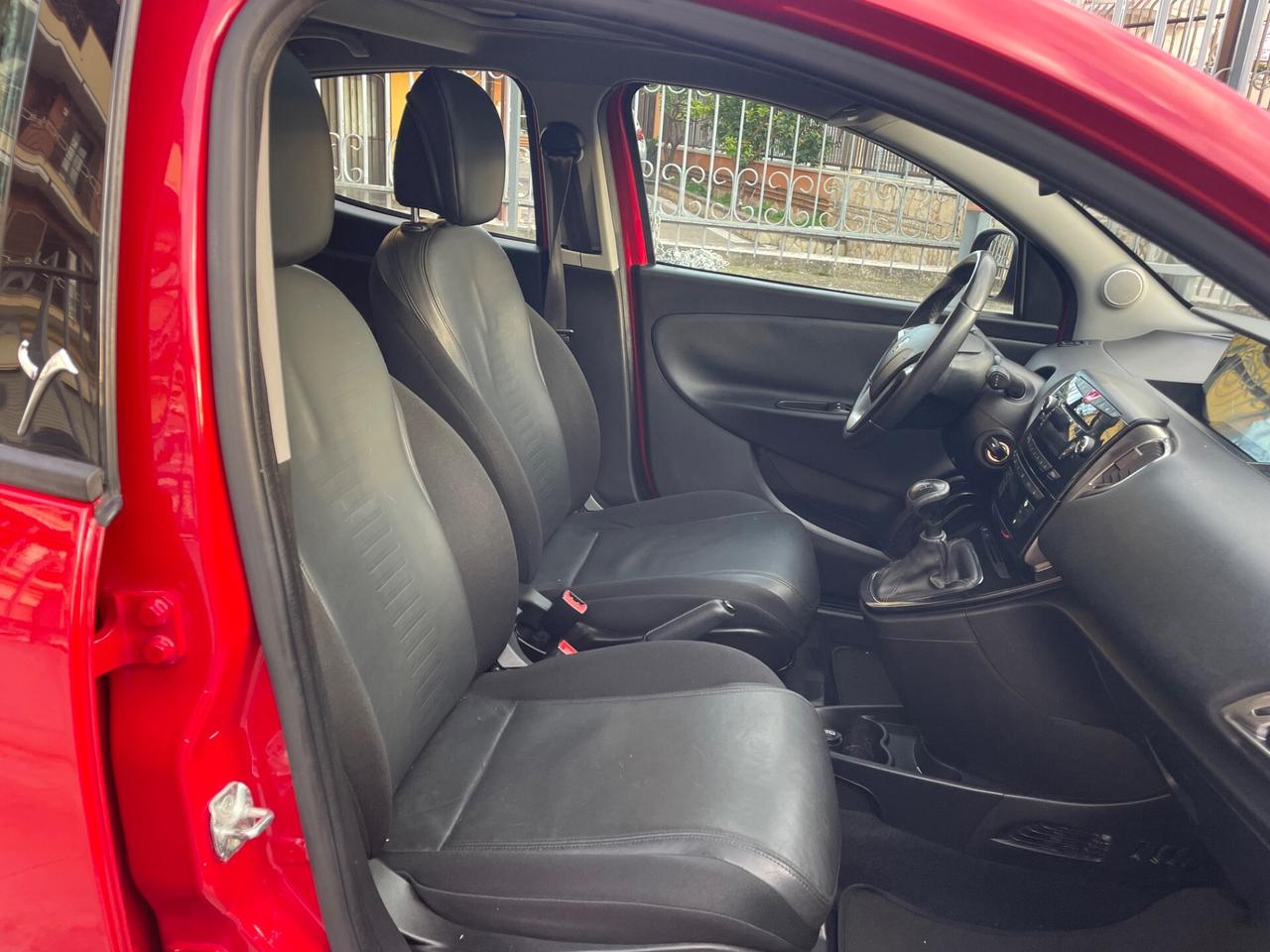 Lancia Ypsilon 0.9 TwinAir 85 CV 5 porte S&S DFN Platinum
