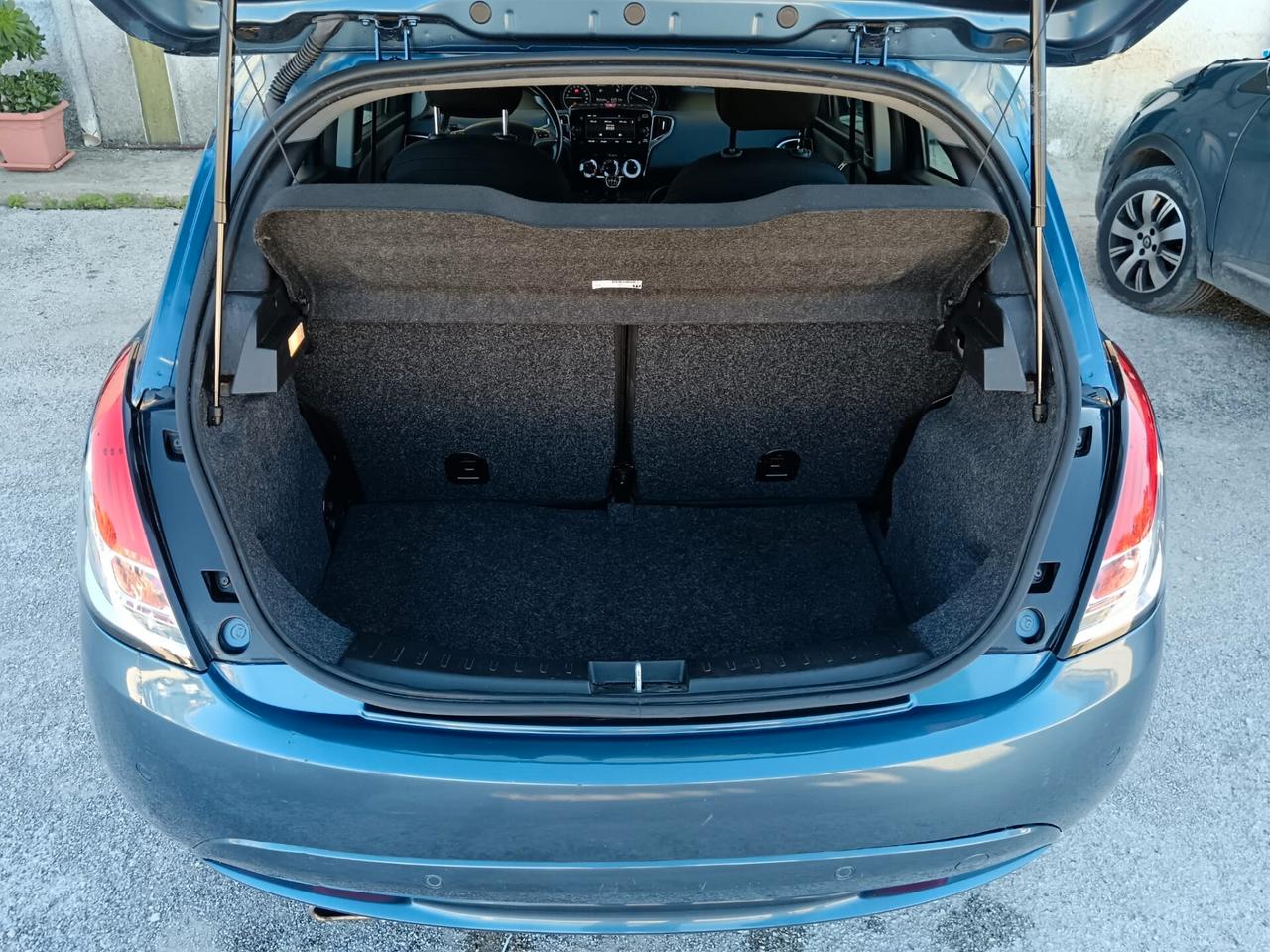 Lancia Ypsilon 1.0 FireFly 5 porte S&S Hybrid Gold