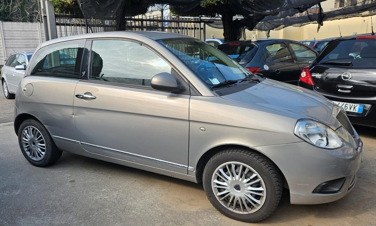 Lancia Ypsilon 1.2 Versus
