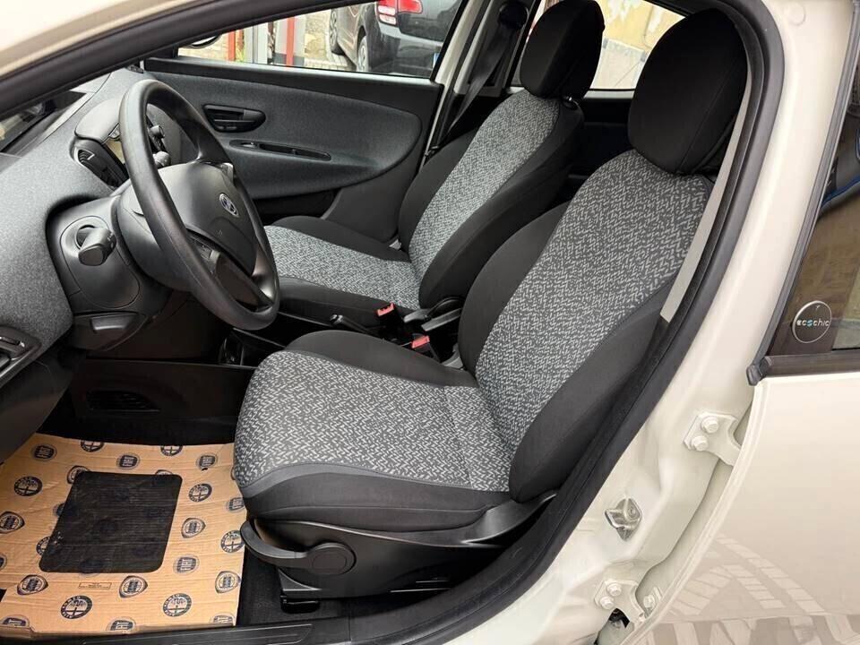 Lancia Ypsilon 1.0 FireFly 5 porte S&S Hybrid Ecochic Silver