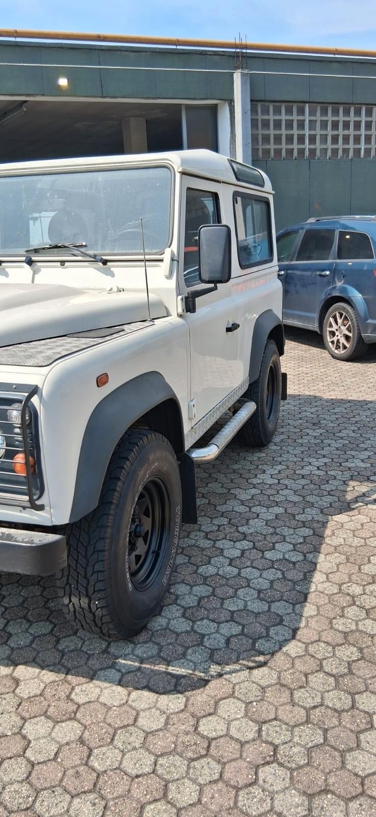 Land Rover Defender 90 2.4 TD4 Station Wagon S