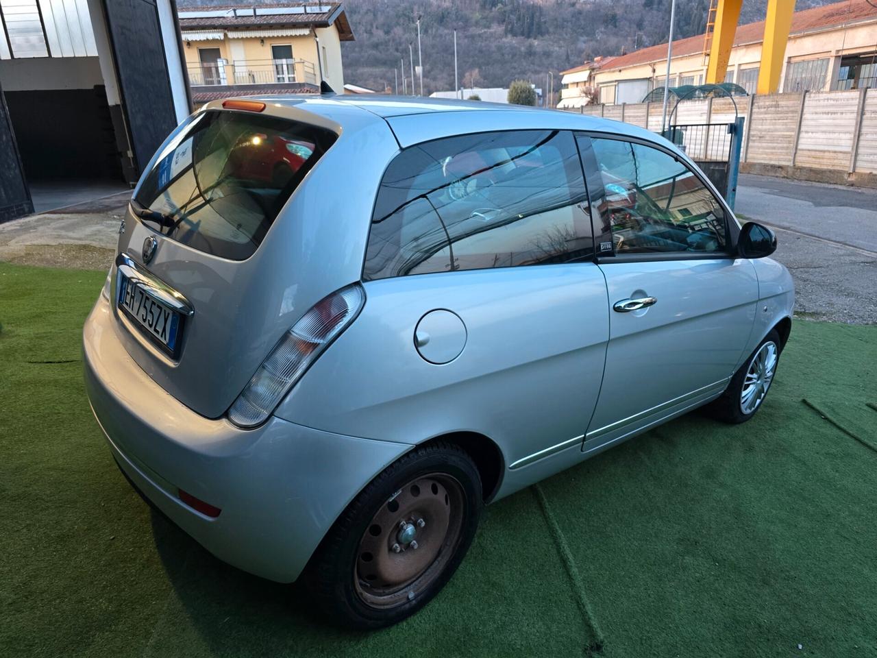 Lancia Ypsilon 1.2BENZ 69CV NEOP OK 140000KM-2011