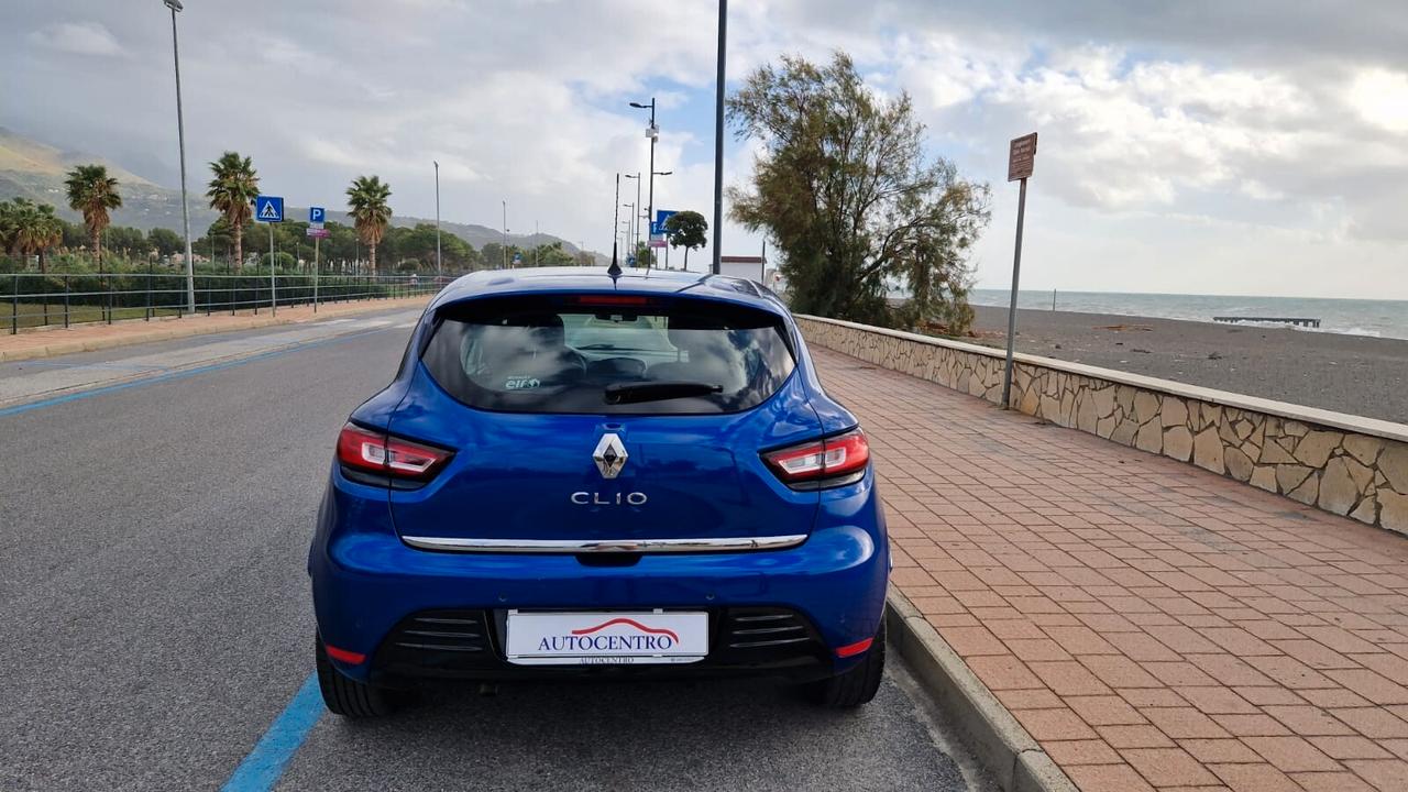 Renault Clio dCi 8V 90 CV EDC 5 porte Moschino Intens