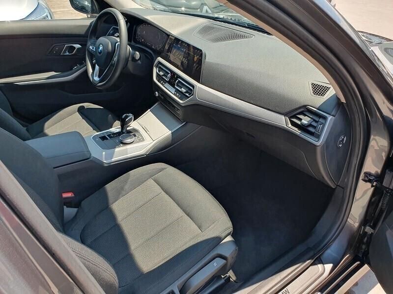 BMW 316d Touring 122 Mild-Hybrid Auto LED KM 6.251