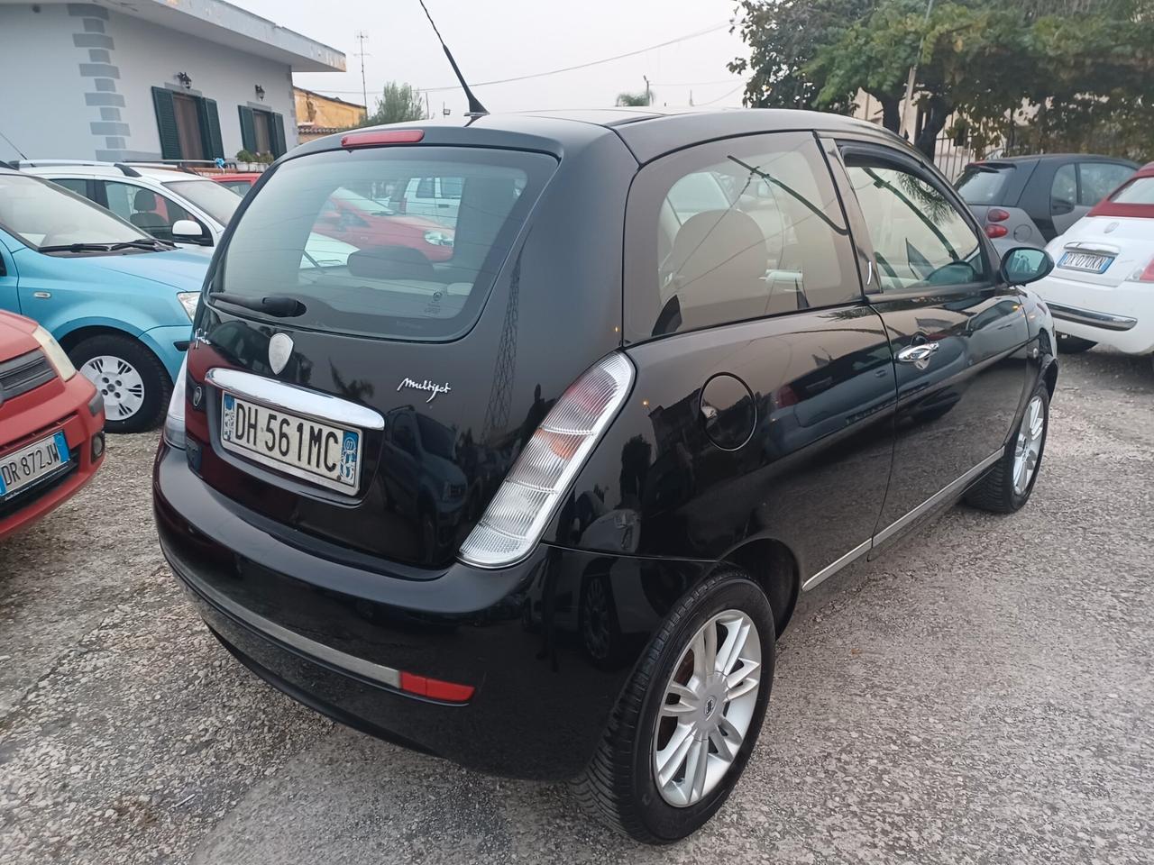 Lancia Ypsilon 1.3 MJT 75 CV Platino