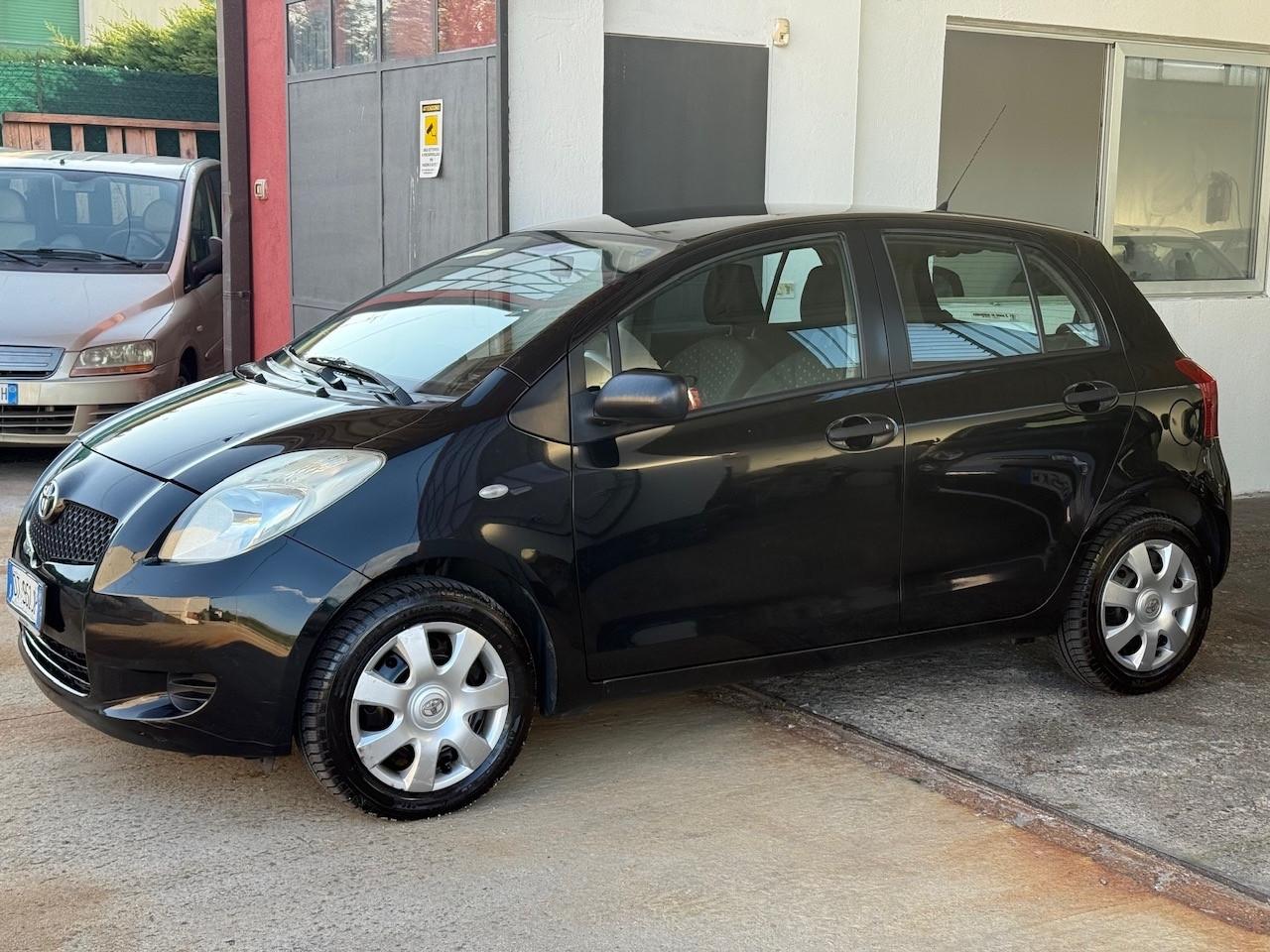 Toyota Yaris 1.0 5 porte Sol ok neopatentati