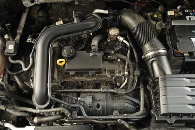 VOLKSWAGEN Golf 1.0 eTSI EVO DSG Life