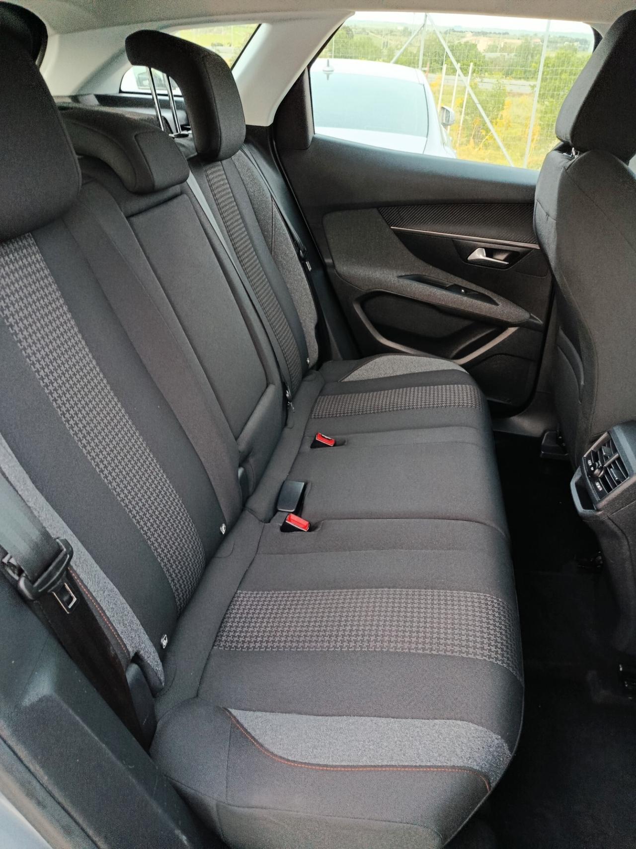 Peugeot 3008 BlueHDi 130 S&S Business