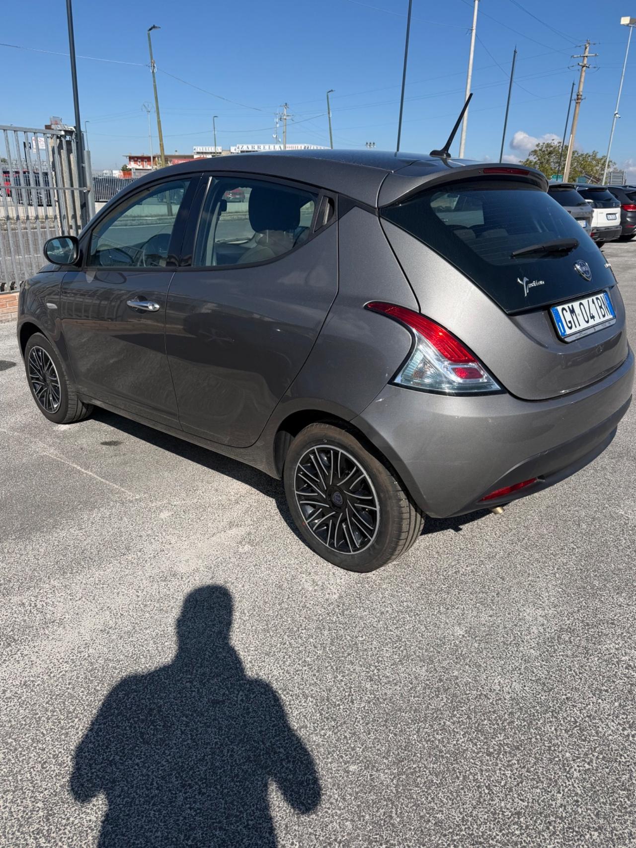 Lancia Ypsilon 1.0 FireFly 5 porte S&S Hybrid Ecochic Silver