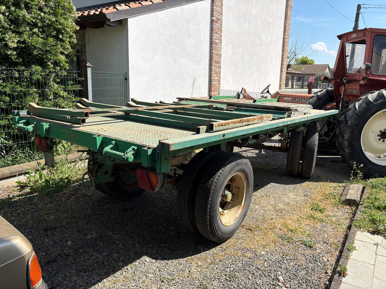 Rimorchio agricolo Viberti per paglia o fieno