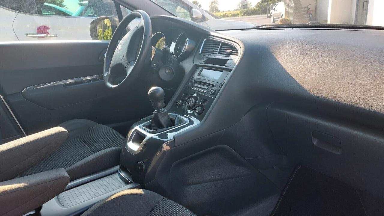 Peugeot 5008 1.6 Diesel 7 Posti Neopatentati