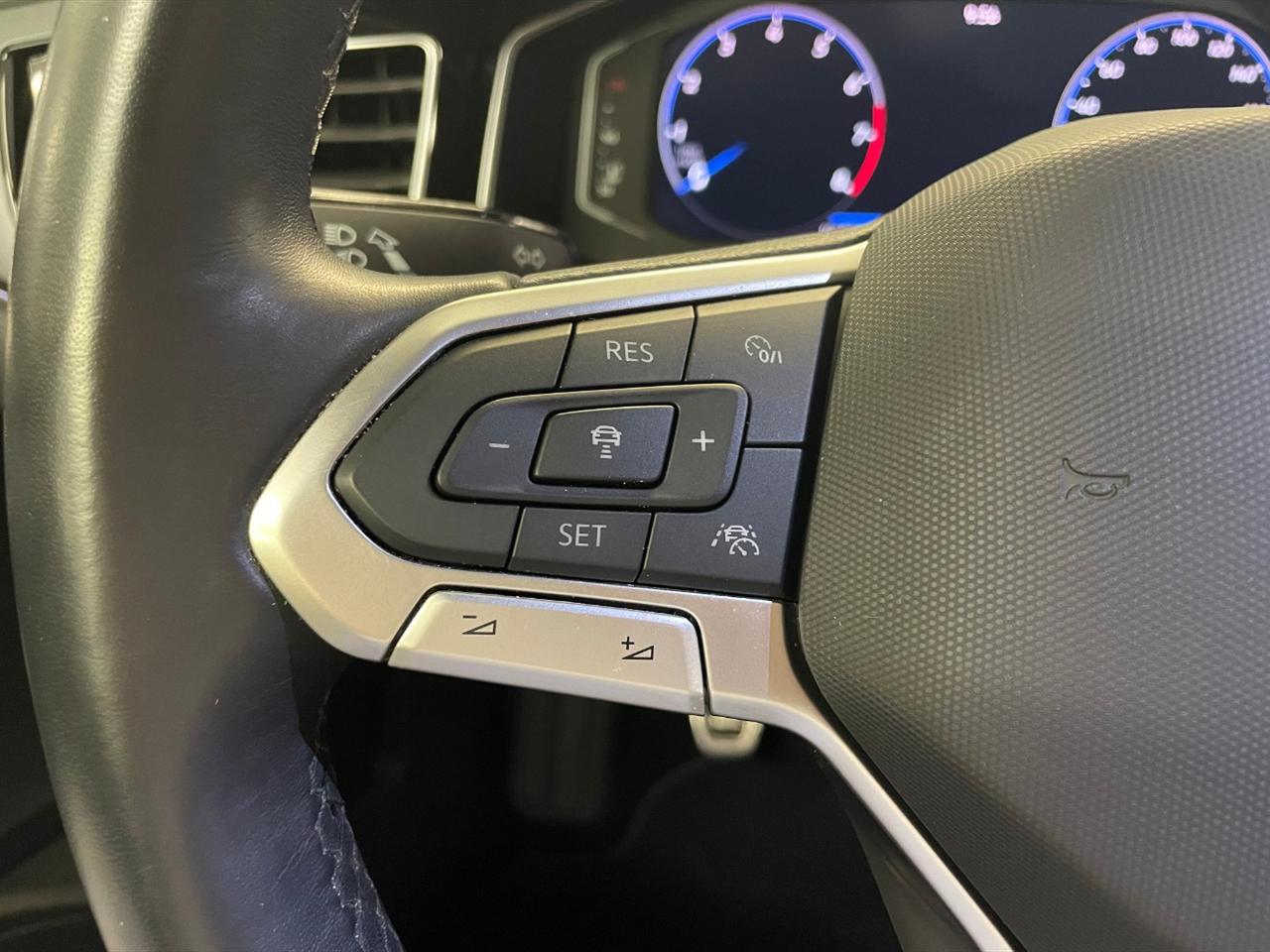 Volkswagen Taigo 1.0 tsi r-line 110cv