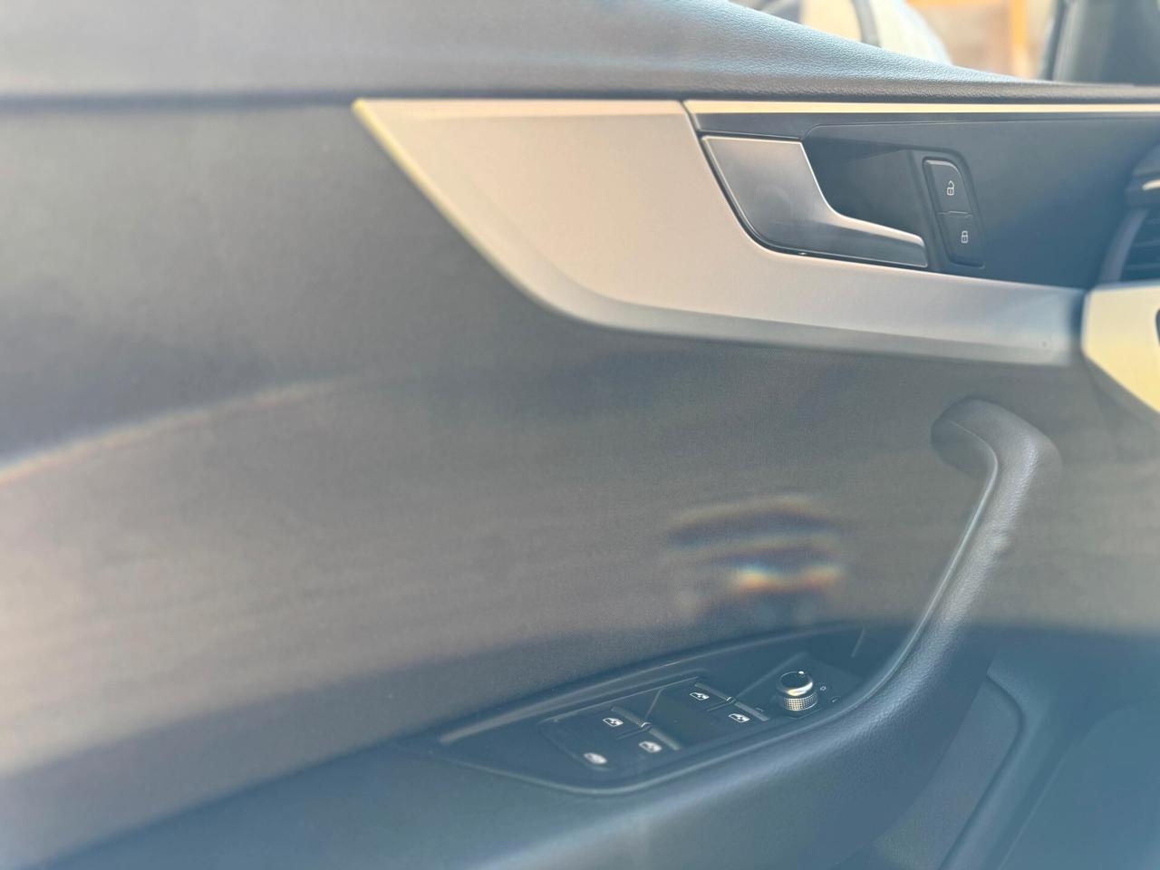 Audi A4 Avant 2.0 TDI 122 CV S tronic S line edition