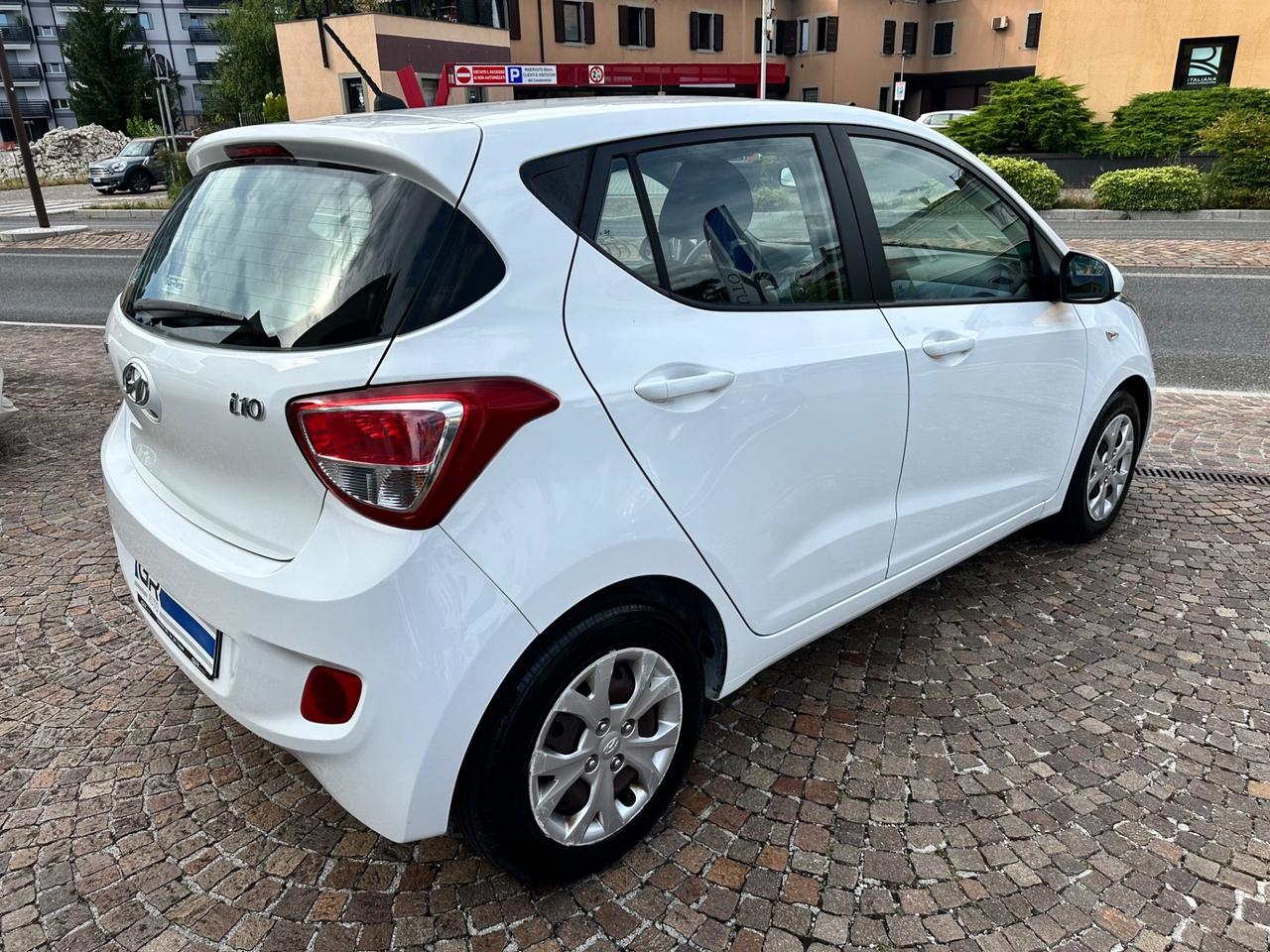 Hyundai i10 - 1.0Bz 65Cv 5P - Neopatentati
