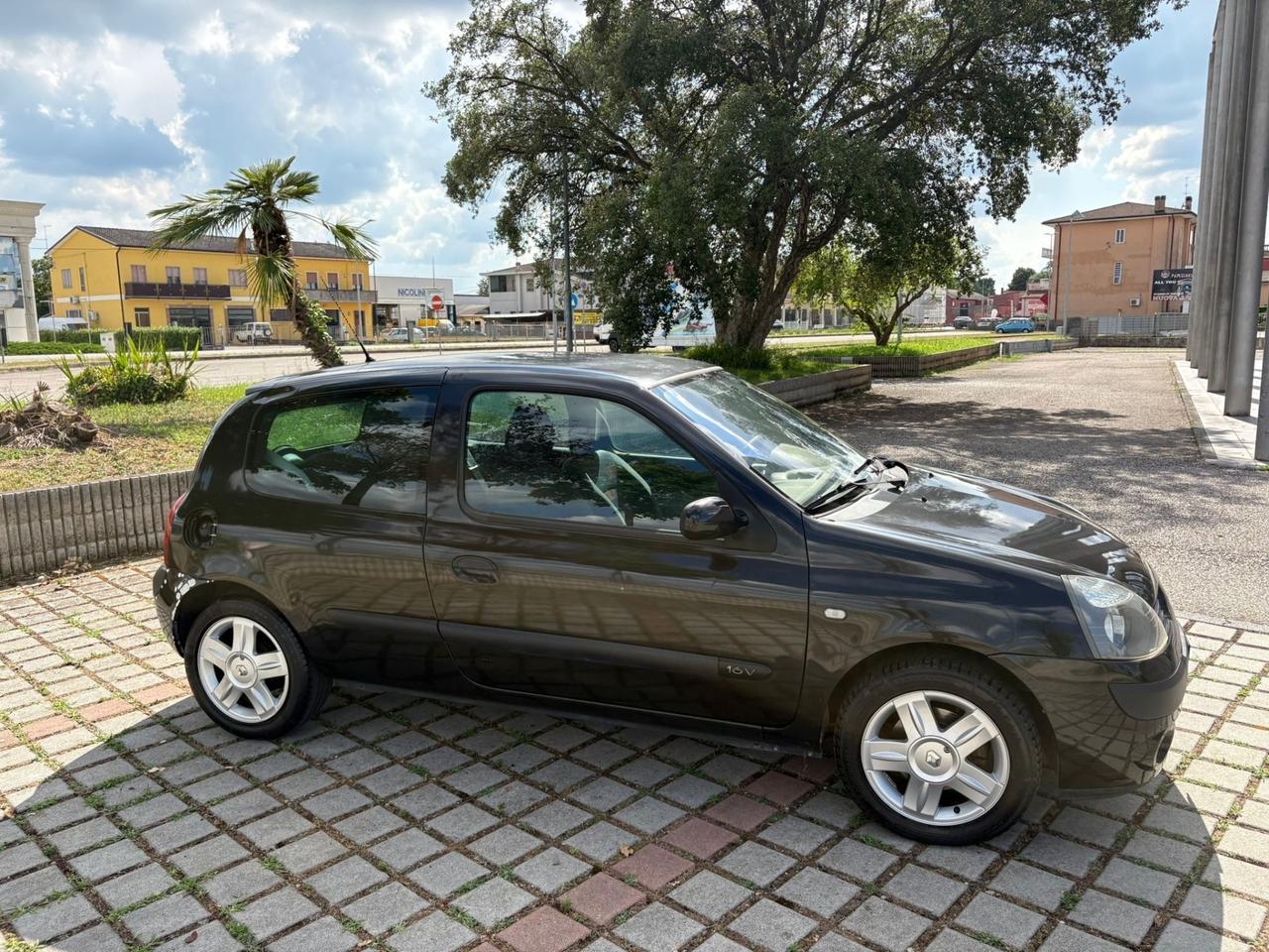 Renault Clio 1.2 16V cat 3 porte Luxe Privilège
