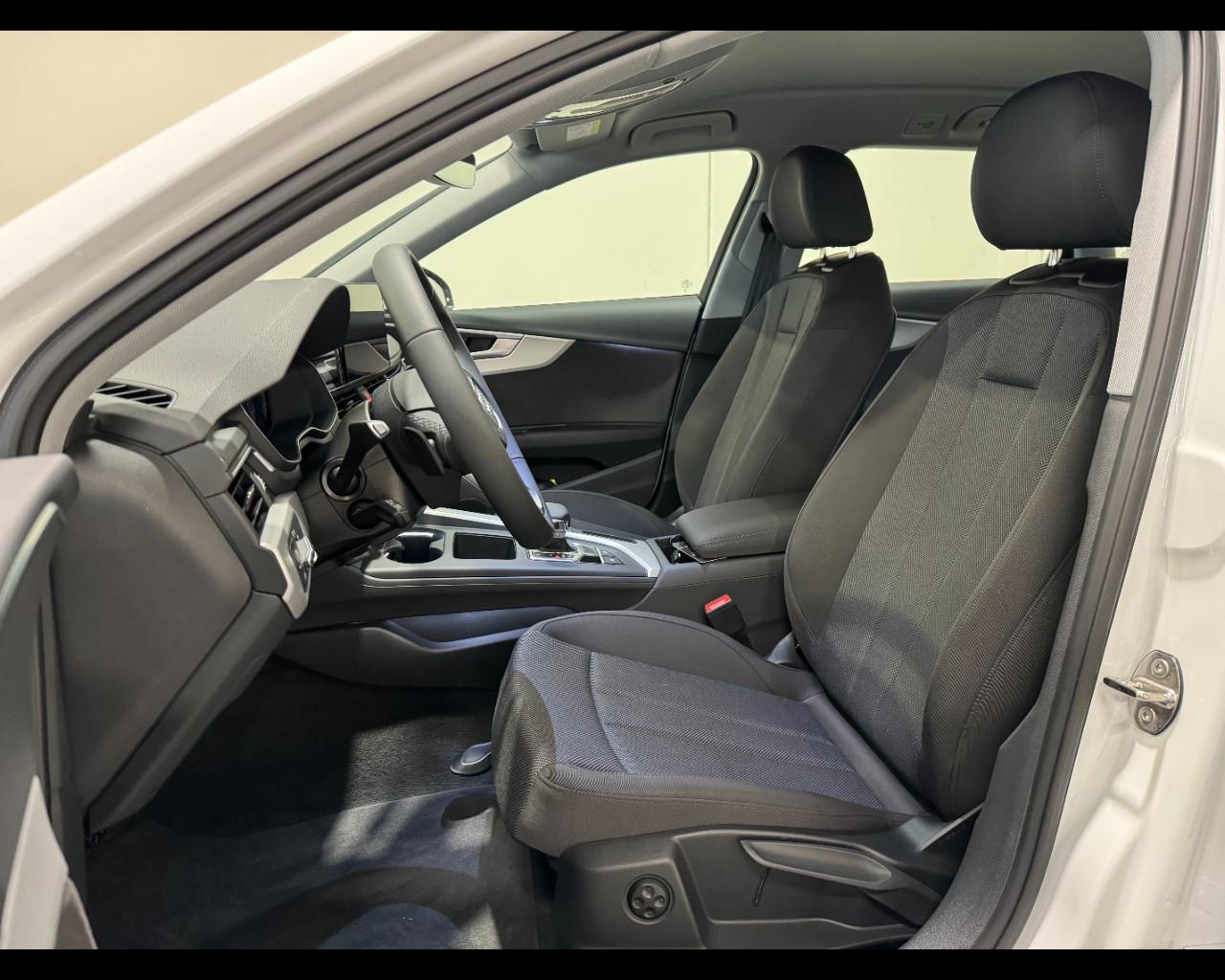 AUDI A4 AVANT 30 TDI MHEV S-TRONIC BUSINESS