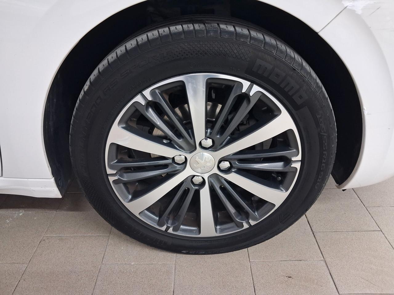 Peugeot 208 PureTech 82 5 porte Allure
