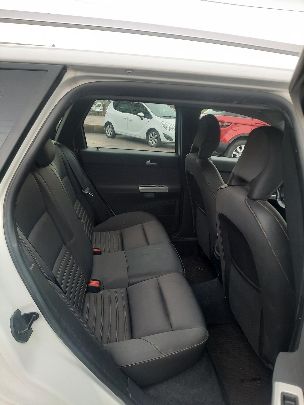 Volvo V50 D2 R-design