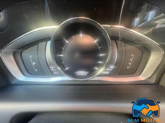 VOLVO XC60 D4 AWD doppio treno di gomme