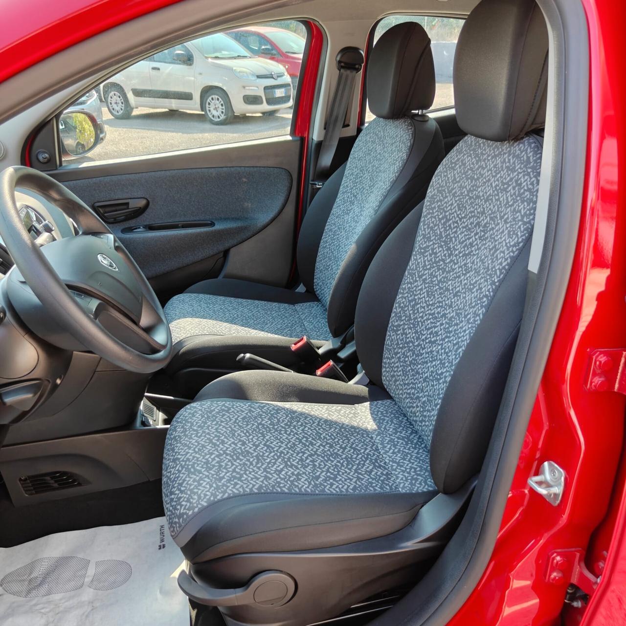 Lancia Ypsilon 1.0 Bz 70 Cv Hybrid Silver