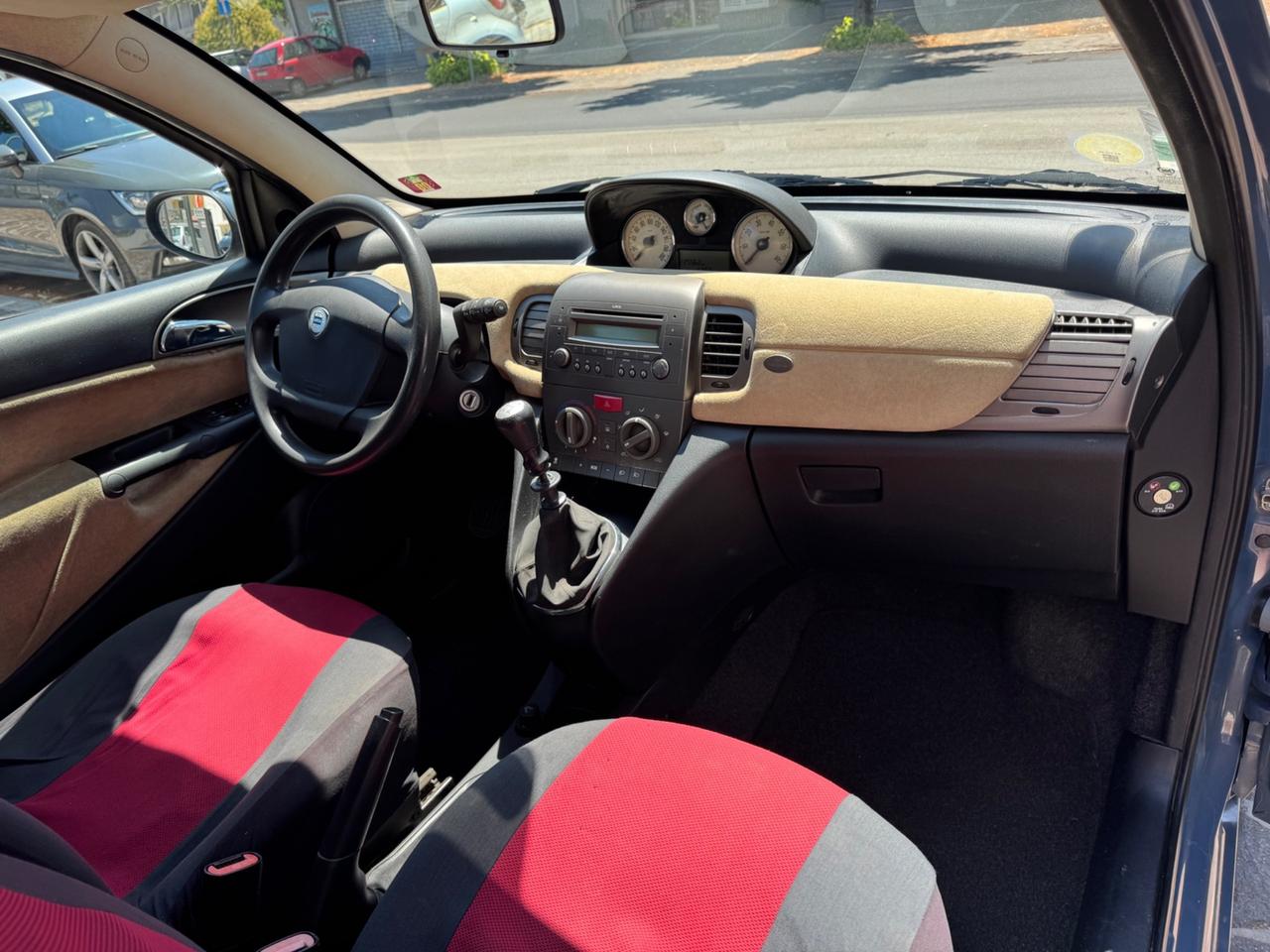 Lancia Ypsilon 1.4 16V Platino
